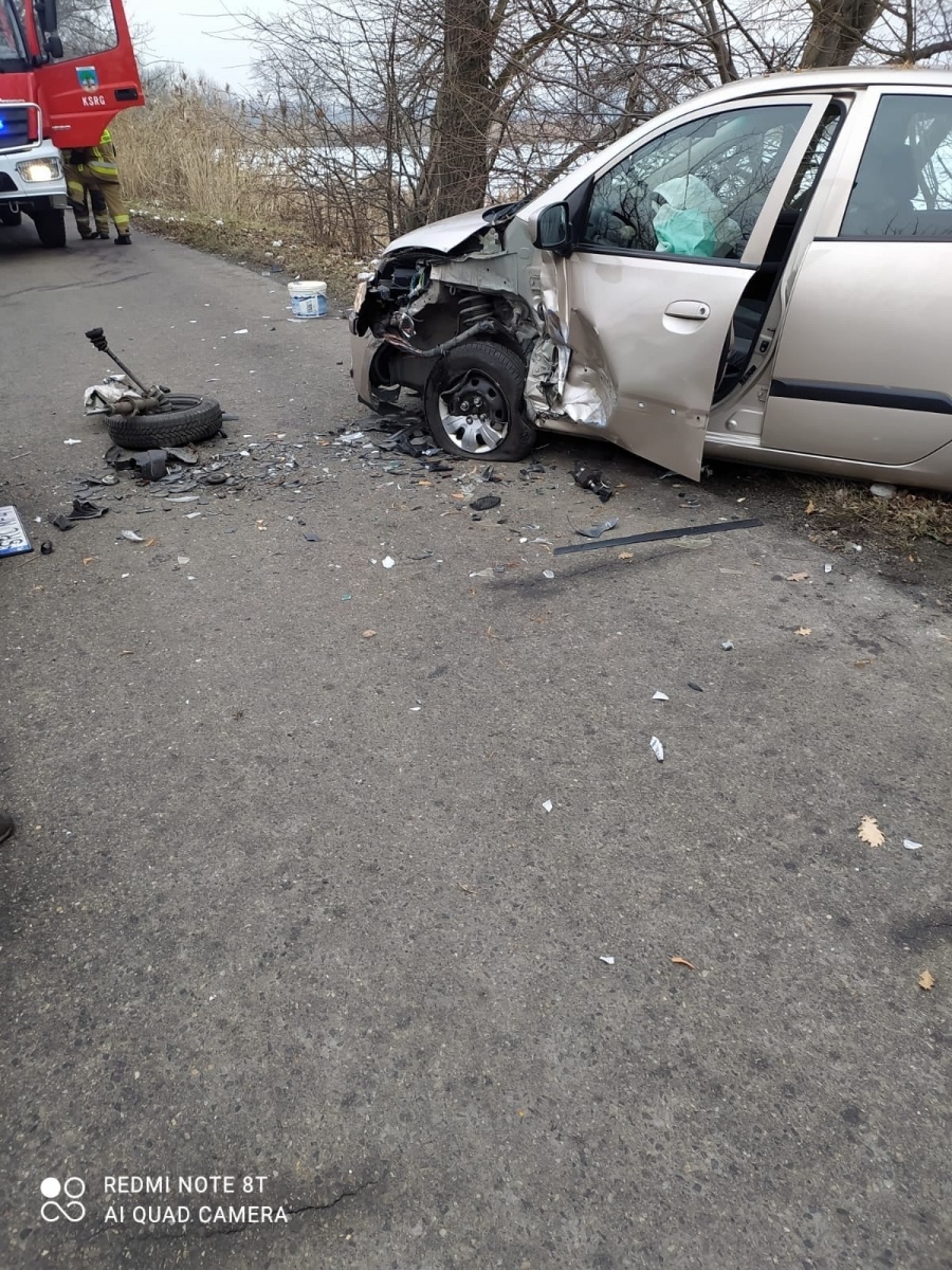 Zdjęcie w galerii na portalu naszwodzislaw.com: Hyundai i deawoo zderzyły się na Wielikącie wiadomości z regionu