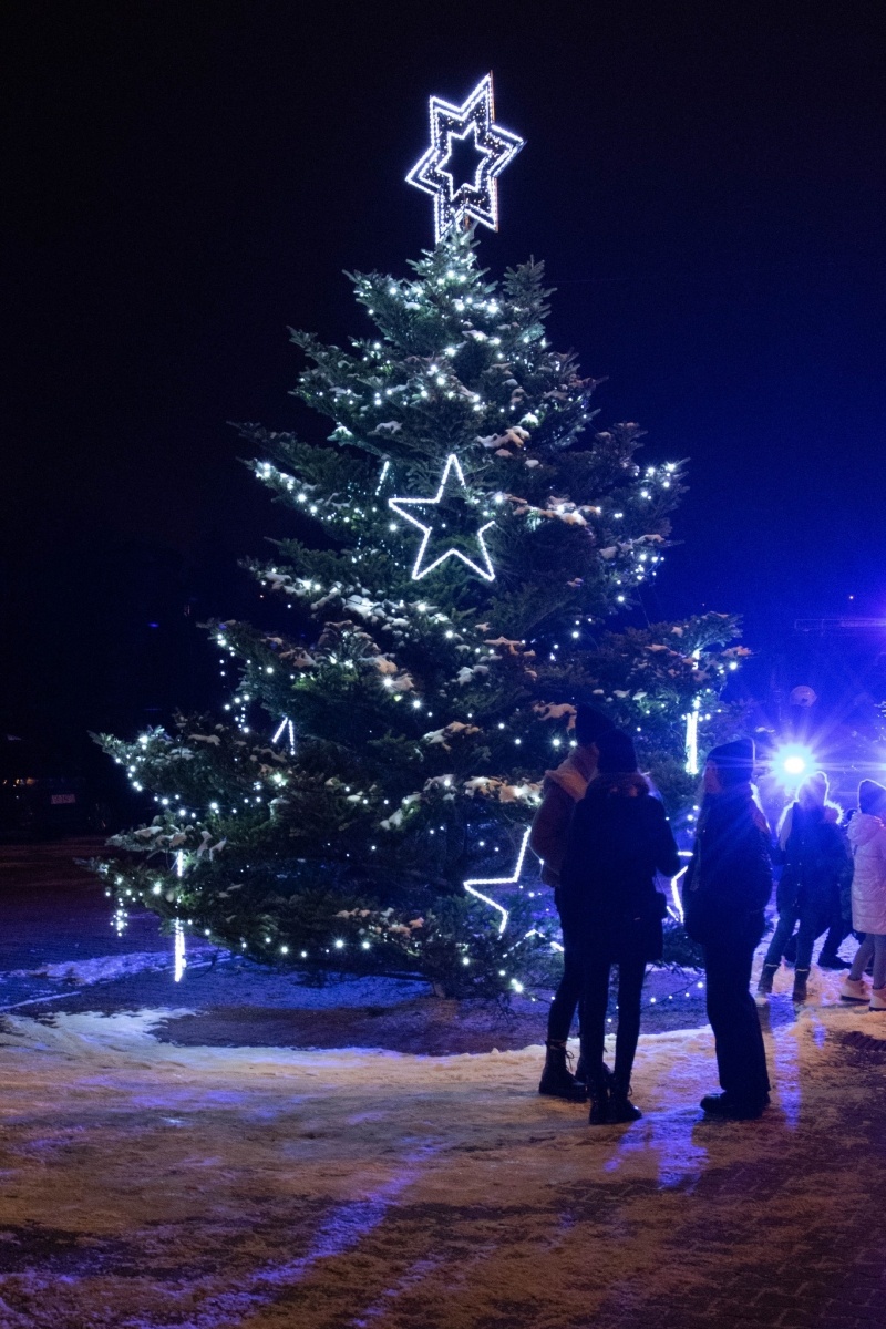 Zdjęcie w galerii na portalu naszwodzislaw.com: W Radlinie II spotkali się przy choince [FOTO] wiadomości z regionu