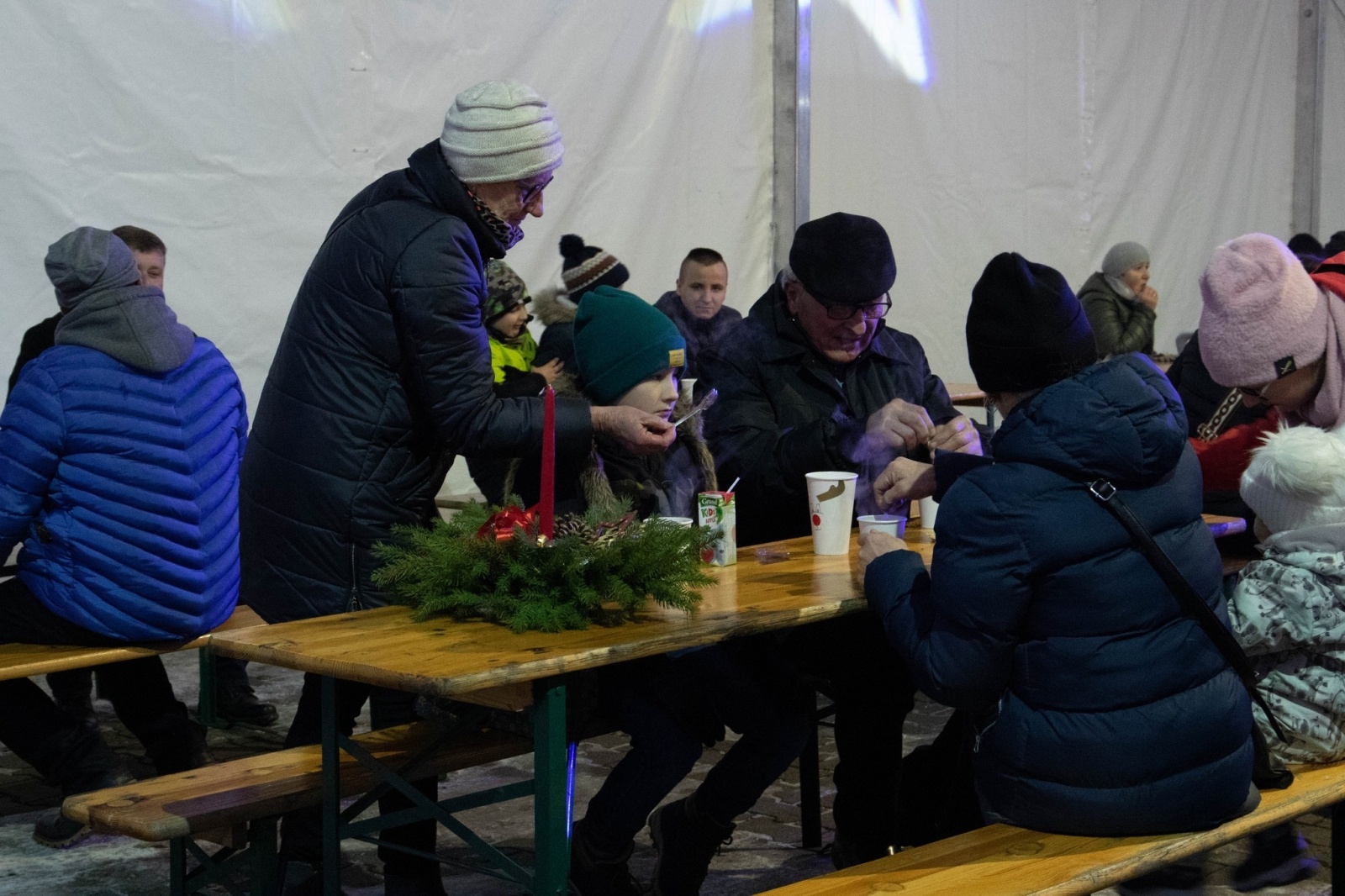 Zdjęcie w galerii na portalu naszwodzislaw.com: W Radlinie II spotkali się przy choince [FOTO] wiadomości z regionu