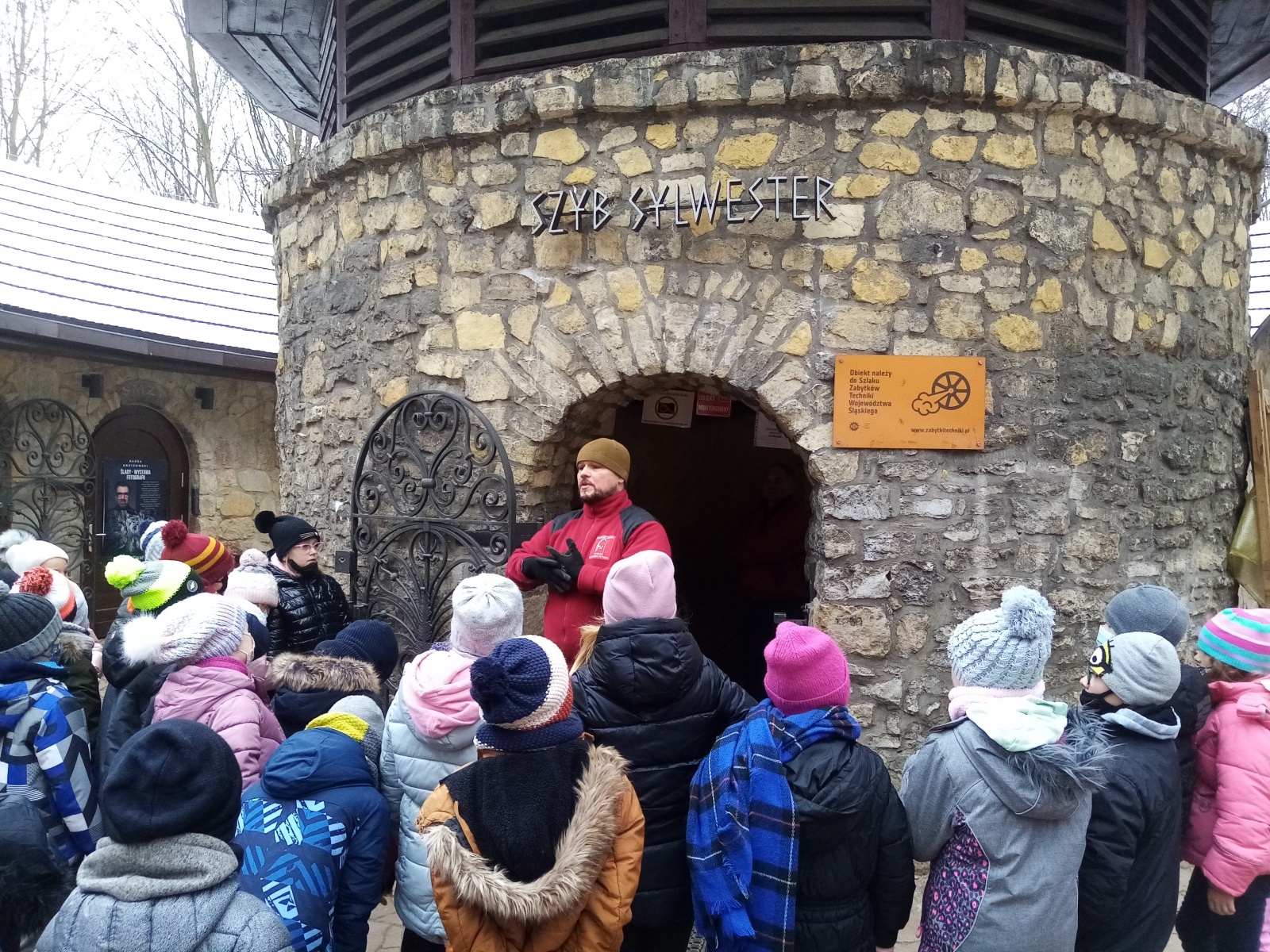 Zdjęcie w galerii na portalu naszwodzislaw.com: Uczniowie wodzisławskiej Piętnastki na wycieczce w kopalni srebra wiadomości z regionu