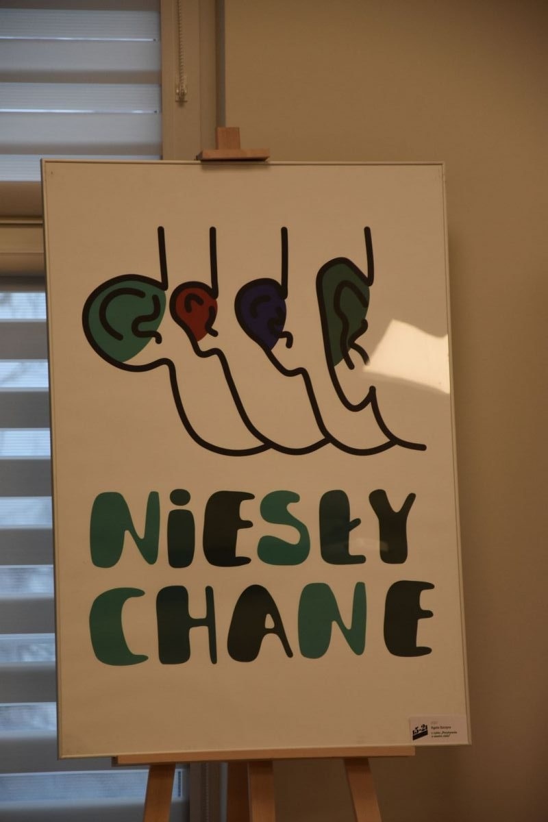 Zdjęcie w galerii na portalu naszwodzislaw.com: Plastyk chwali się pracami dyplomowymi uczniów i absolwentów wiadomości z regionu