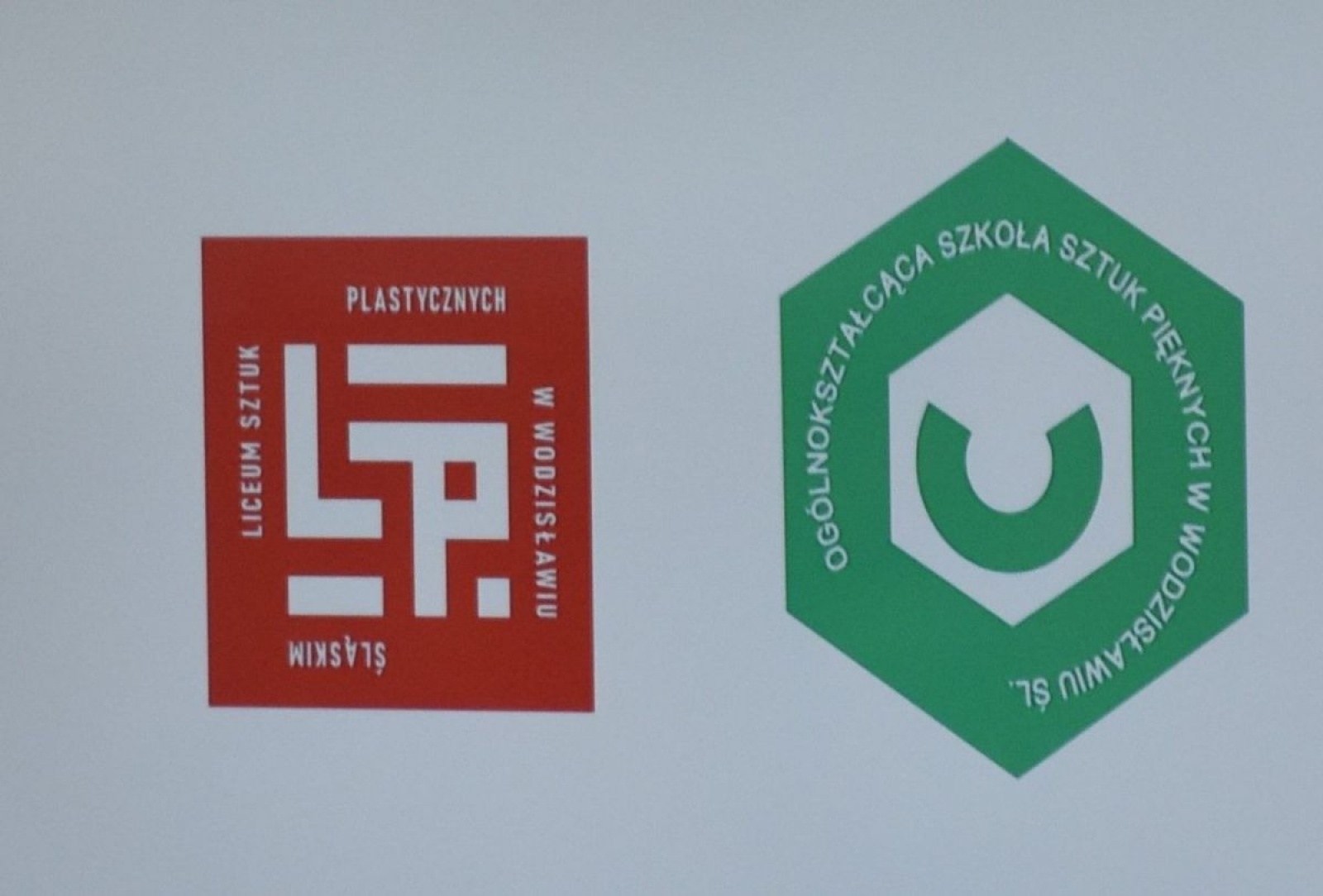 Zdjęcie w galerii na portalu naszwodzislaw.com: Plastyk chwali się pracami dyplomowymi uczniów i absolwentów wiadomości z regionu