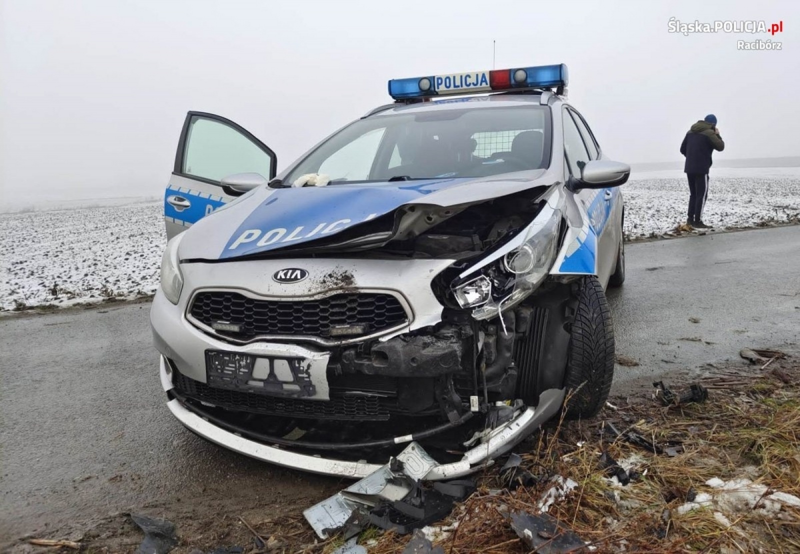 Zdjęcie w galerii na portalu naszwodzislaw.com: Próbował ukraść aluminiowe felgi. Rozbił dwa radiowozy wiadomości z regionu