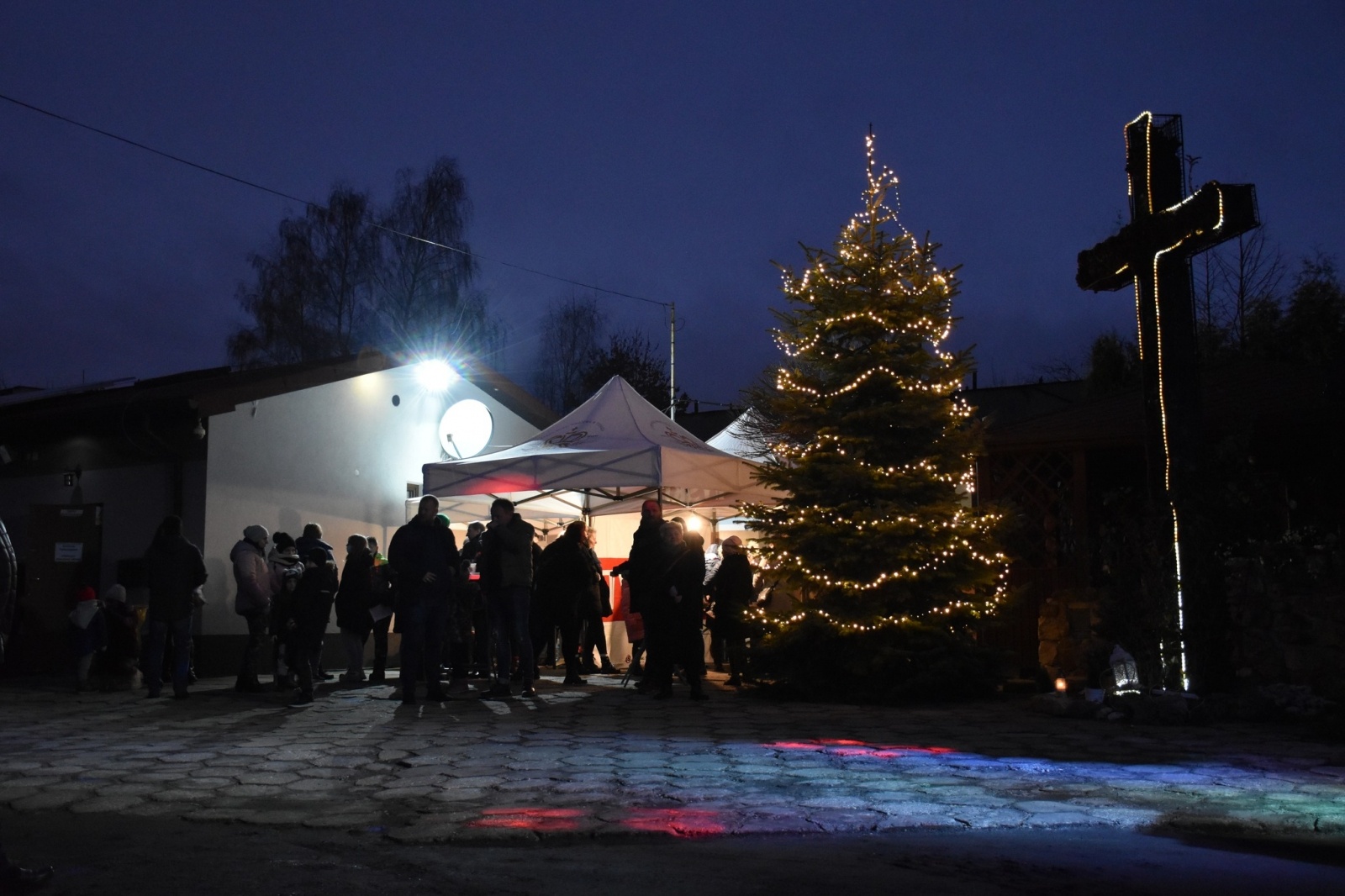Zdjęcie w galerii na portalu naszwodzislaw.com: Kolejne wilchwiańskie spotkania przy choince za nami [FOTO] wiadomości z regionu