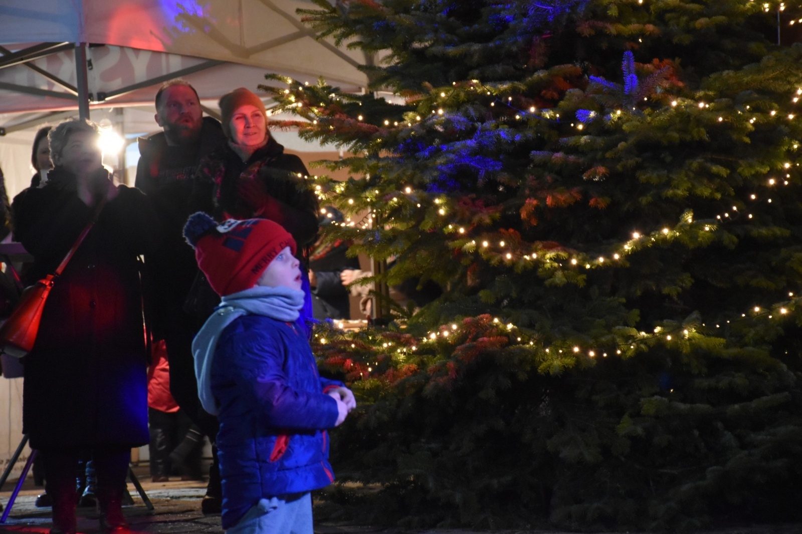 Zdjęcie w galerii na portalu naszwodzislaw.com: Kolejne wilchwiańskie spotkania przy choince za nami [FOTO] wiadomości z regionu