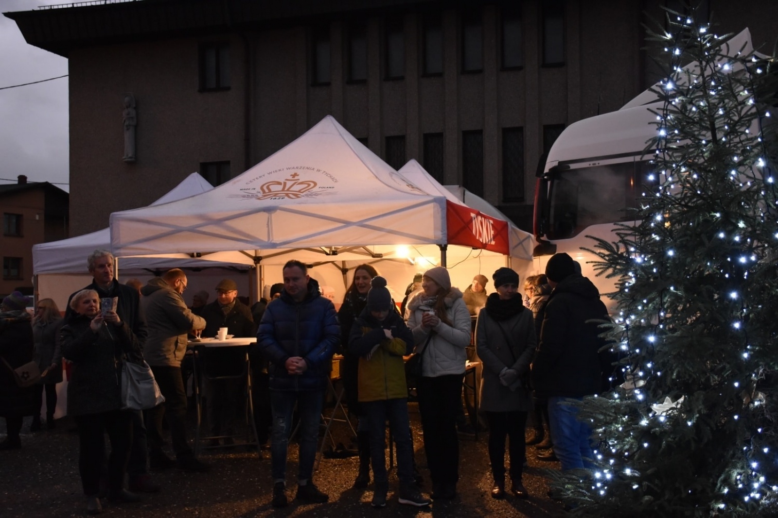 Zdjęcie w galerii na portalu naszwodzislaw.com: Kolejne wilchwiańskie spotkania przy choince za nami [FOTO] wiadomości z regionu