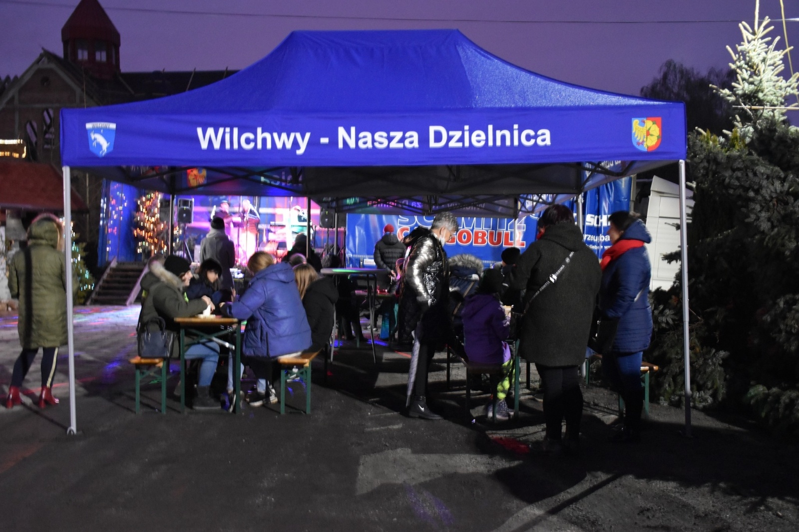 Zdjęcie w galerii na portalu naszwodzislaw.com: Kolejne wilchwiańskie spotkania przy choince za nami [FOTO] wiadomości z regionu