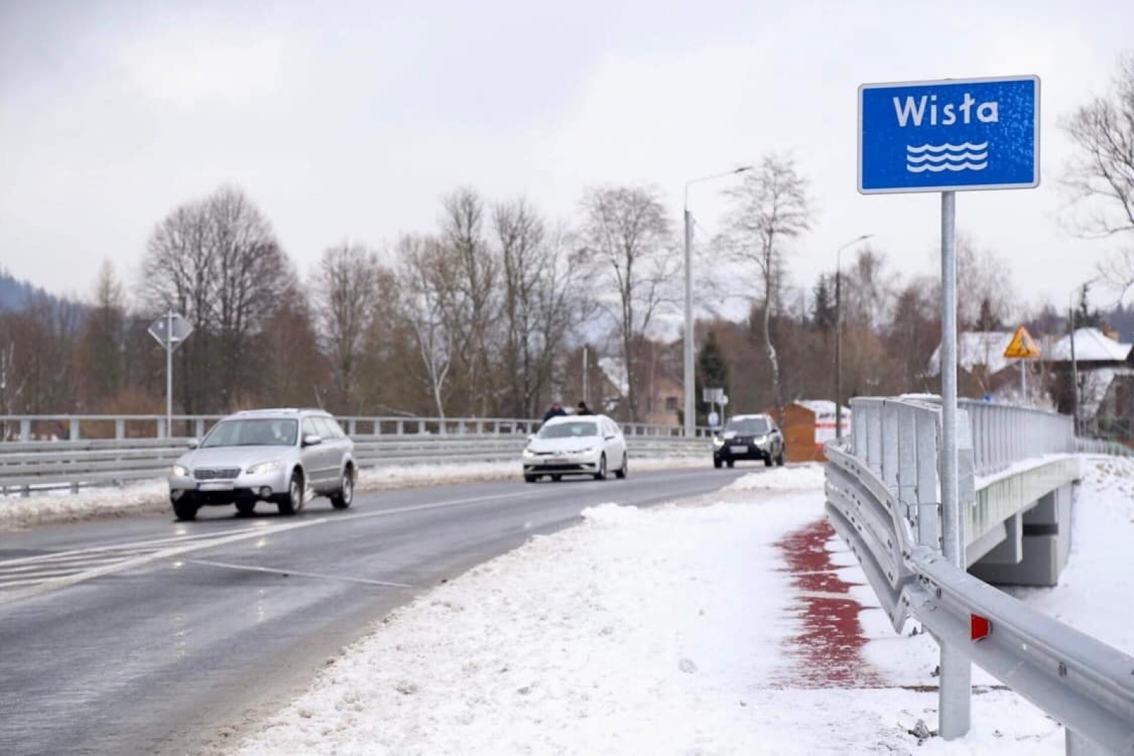Zdjęcie w galerii na portalu naszwodzislaw.com: Władze oddały drogę w Wiśle, Szczyrk otworzył sezon narciarski wiadomości z regionu