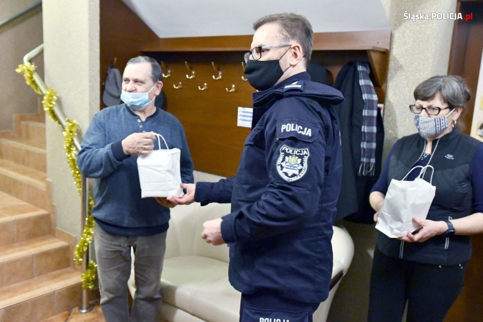 Zdjęcie w galerii na portalu naszwodzislaw.com: Dowództwo komendy wojewódzkiej wysłało paczki dla śląskich policjantów na granicy z Białorusią wiadomości z regionu