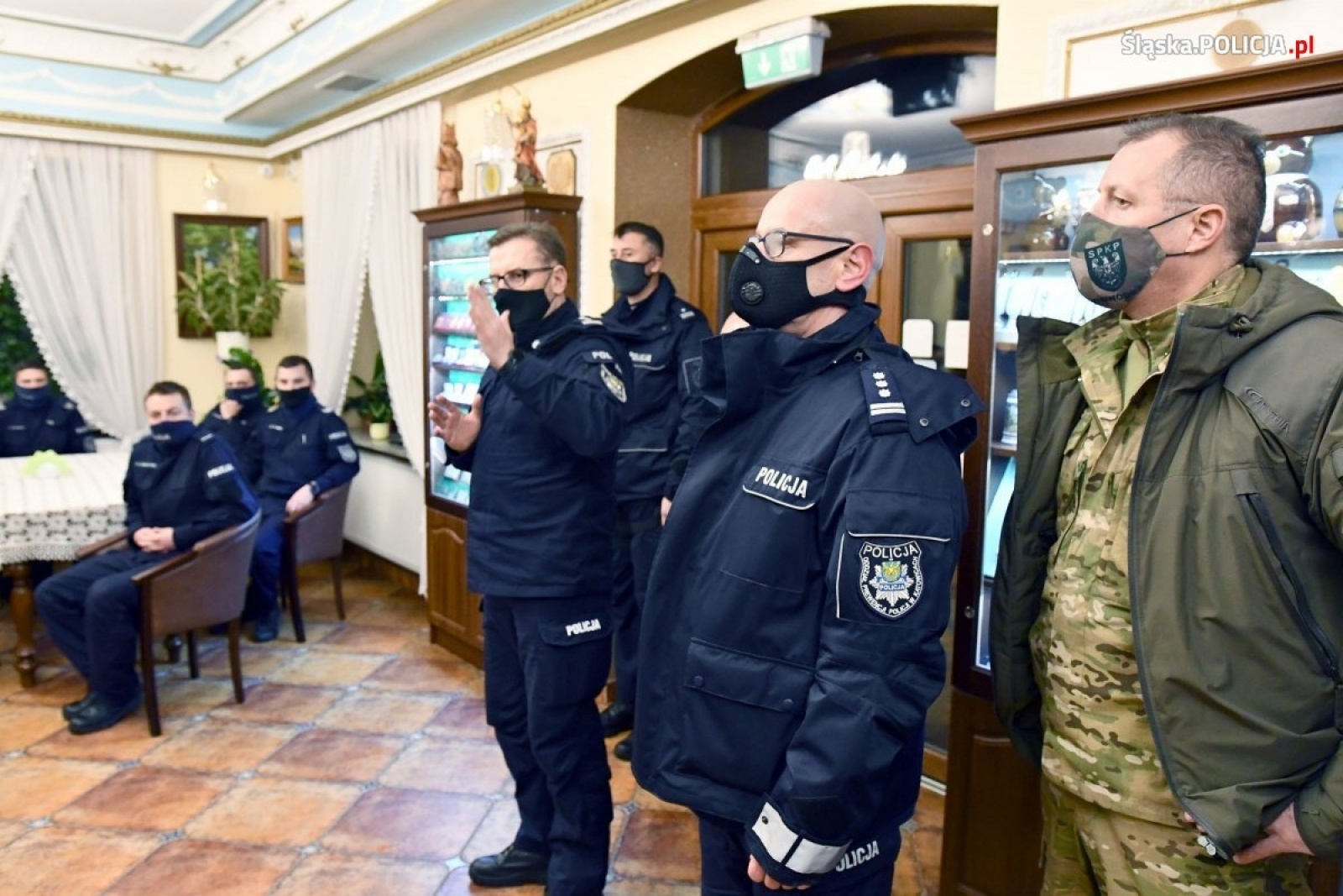 Zdjęcie w galerii na portalu naszwodzislaw.com: Dowództwo komendy wojewódzkiej wysłało paczki dla śląskich policjantów na granicy z Białorusią wiadomości z regionu