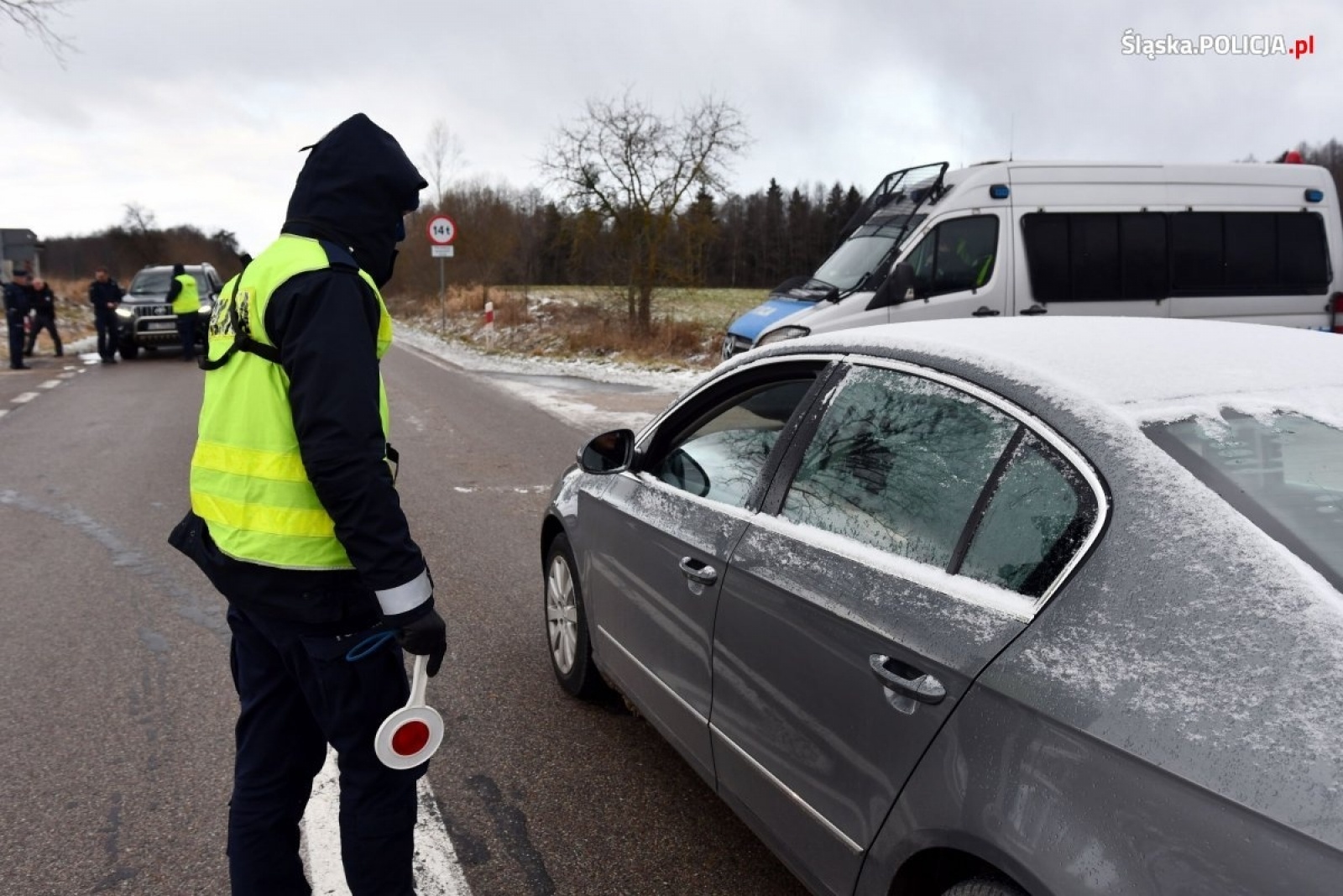 Zdjęcie w galerii na portalu naszwodzislaw.com: Dowództwo komendy wojewódzkiej wysłało paczki dla śląskich policjantów na granicy z Białorusią wiadomości z regionu