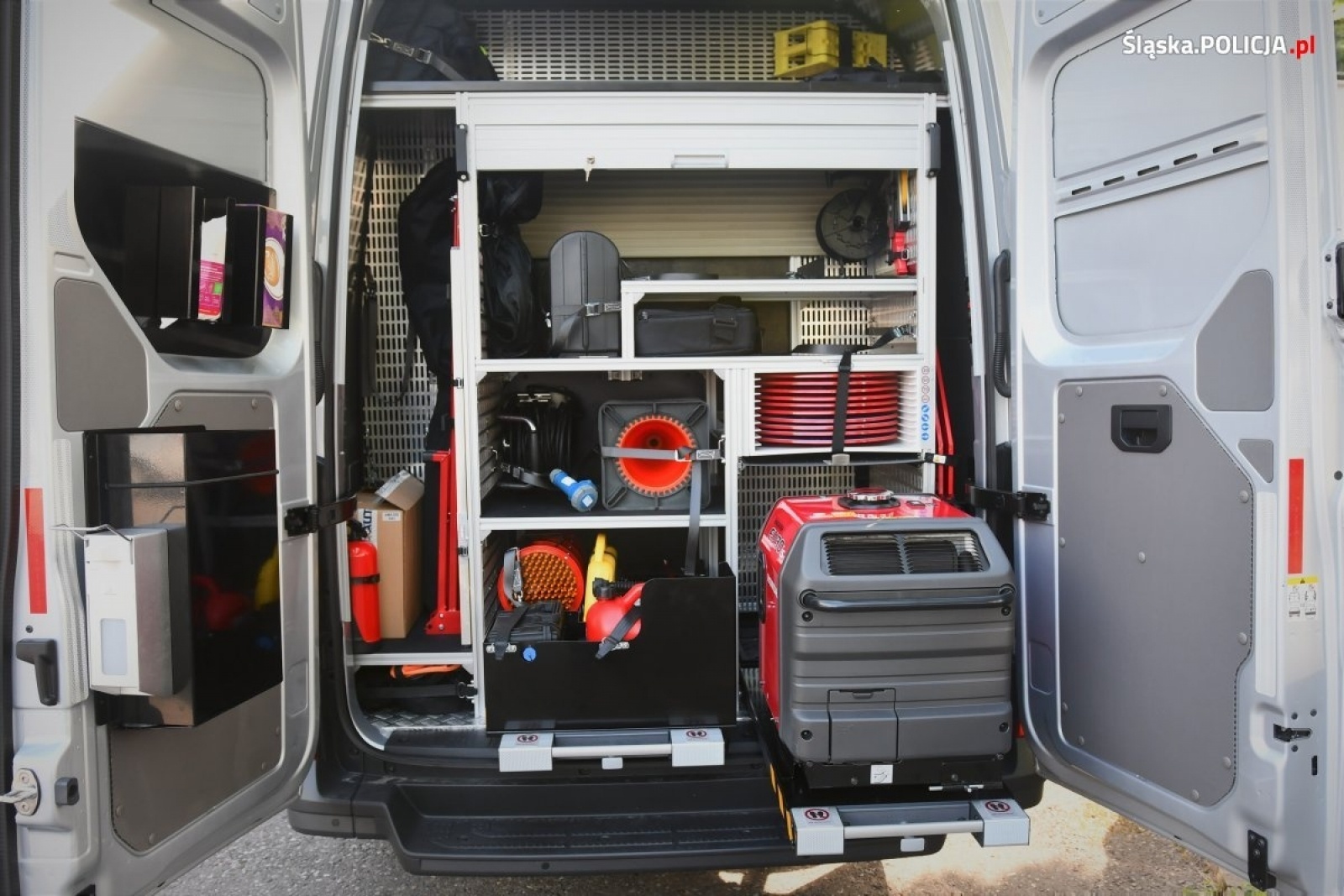 Zdjęcie w galerii na portalu naszwodzislaw.com: Śląska policja pokazała nowe radiowozy, w tym te nieoznakowane wiadomości z regionu