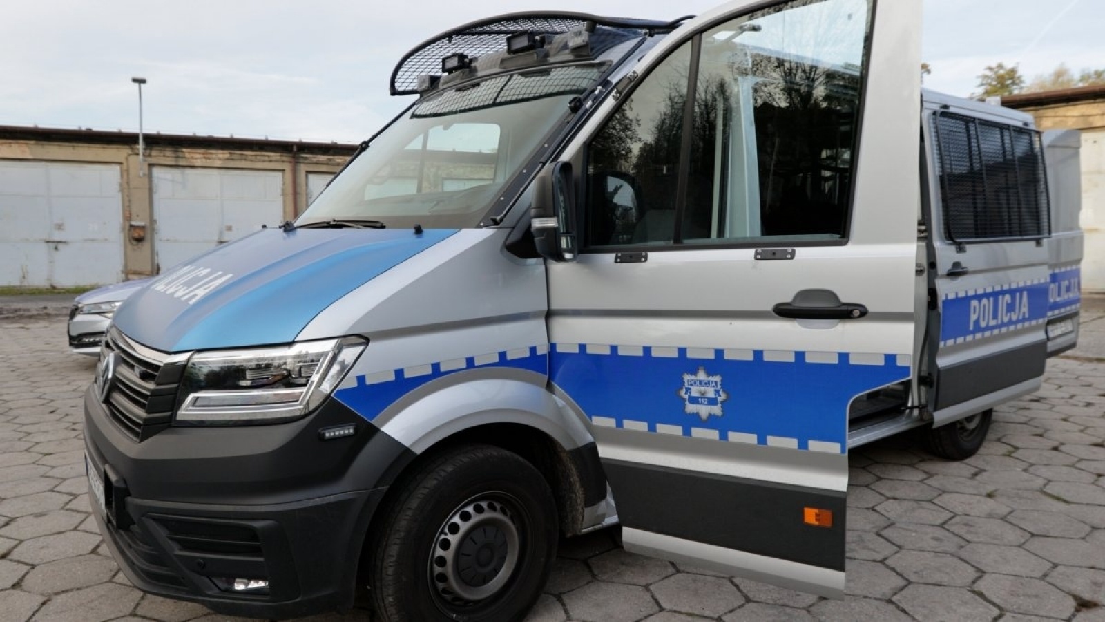 Zdjęcie w galerii na portalu naszwodzislaw.com: Śląska policja pokazała nowe radiowozy, w tym te nieoznakowane wiadomości z regionu