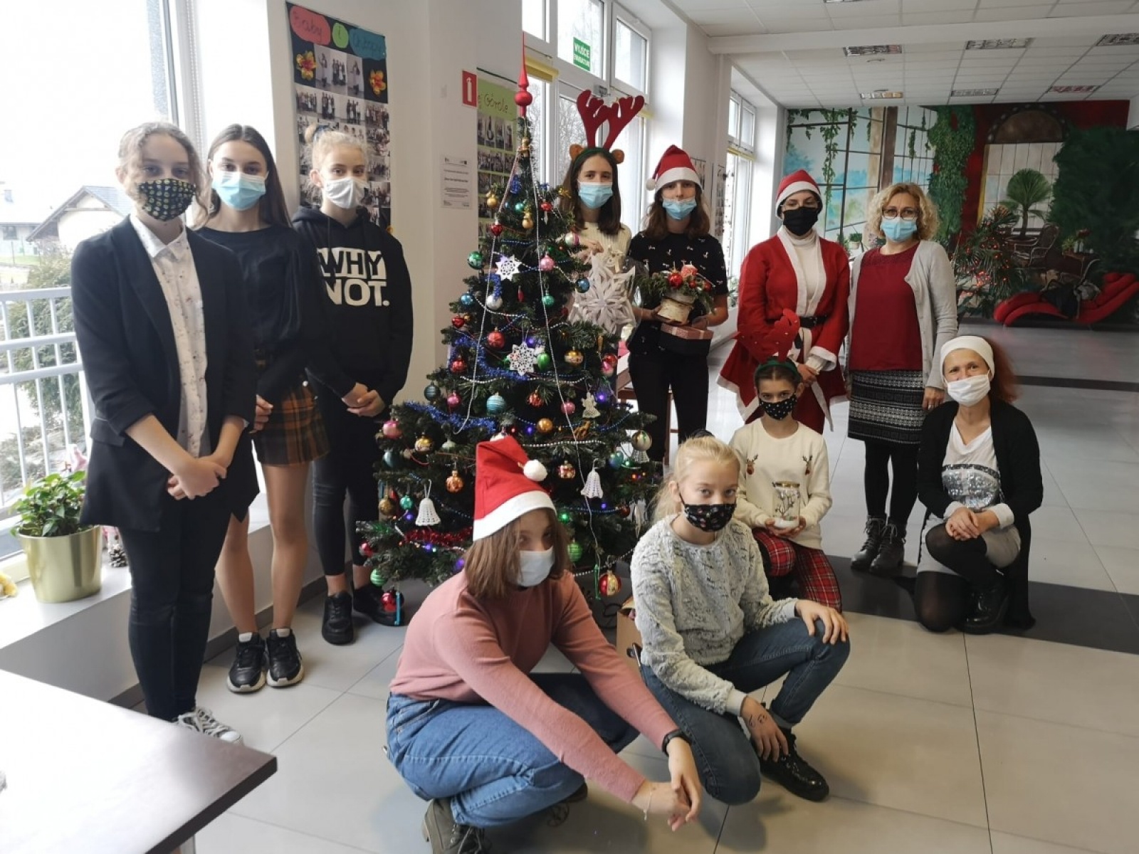 Zdjęcie w galerii na portalu naszwodzislaw.com: Wolontariusze ZS numer 1 znowu w akcji wiadomości z regionu