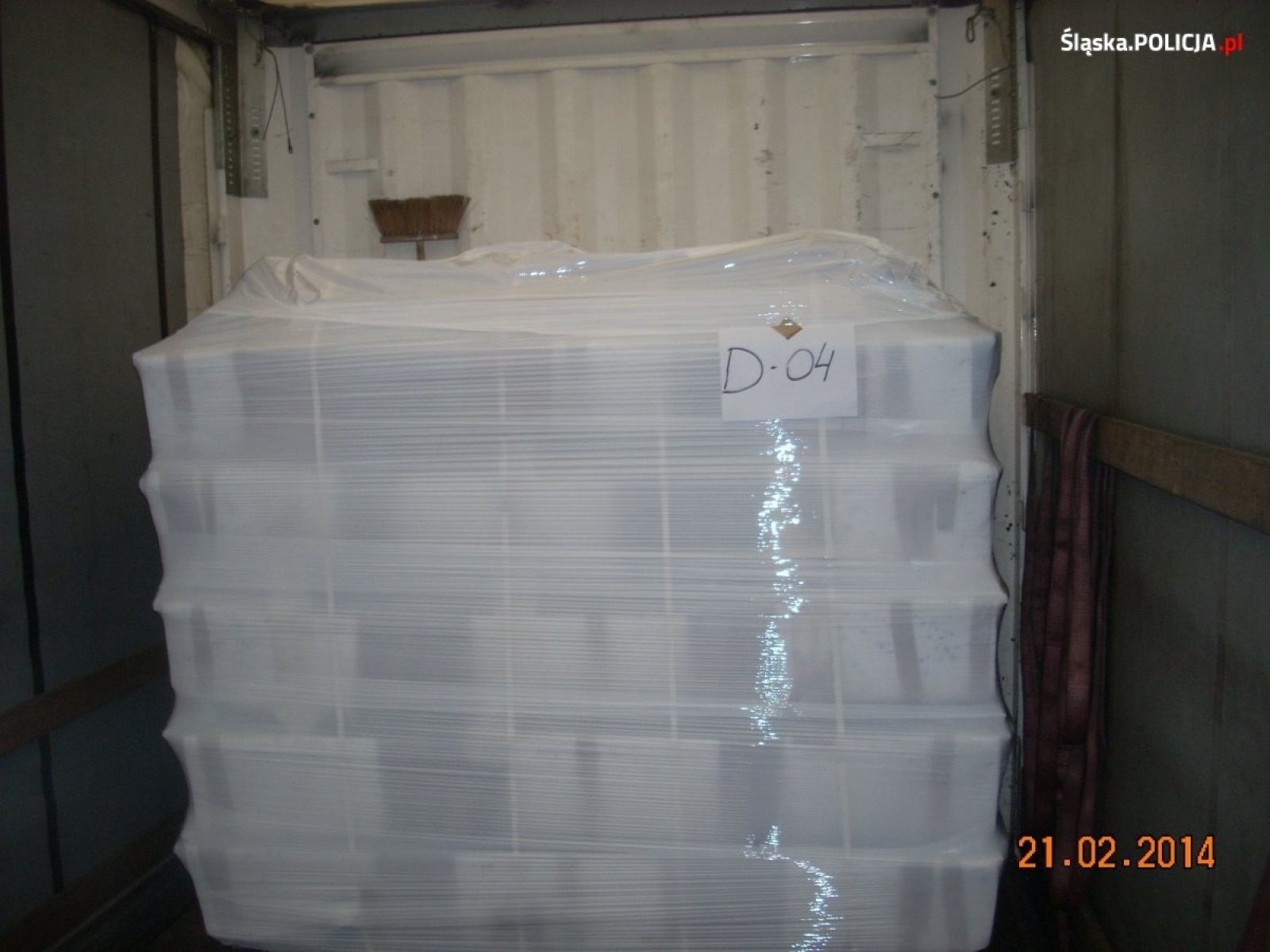 Zdjęcie w galerii na portalu naszwodzislaw.com: Trumny krążyły pomiędzy Polską a Czechami. Szajka wyłudziła tak ponad 600 tys. zł VAT-u wiadomości z regionu