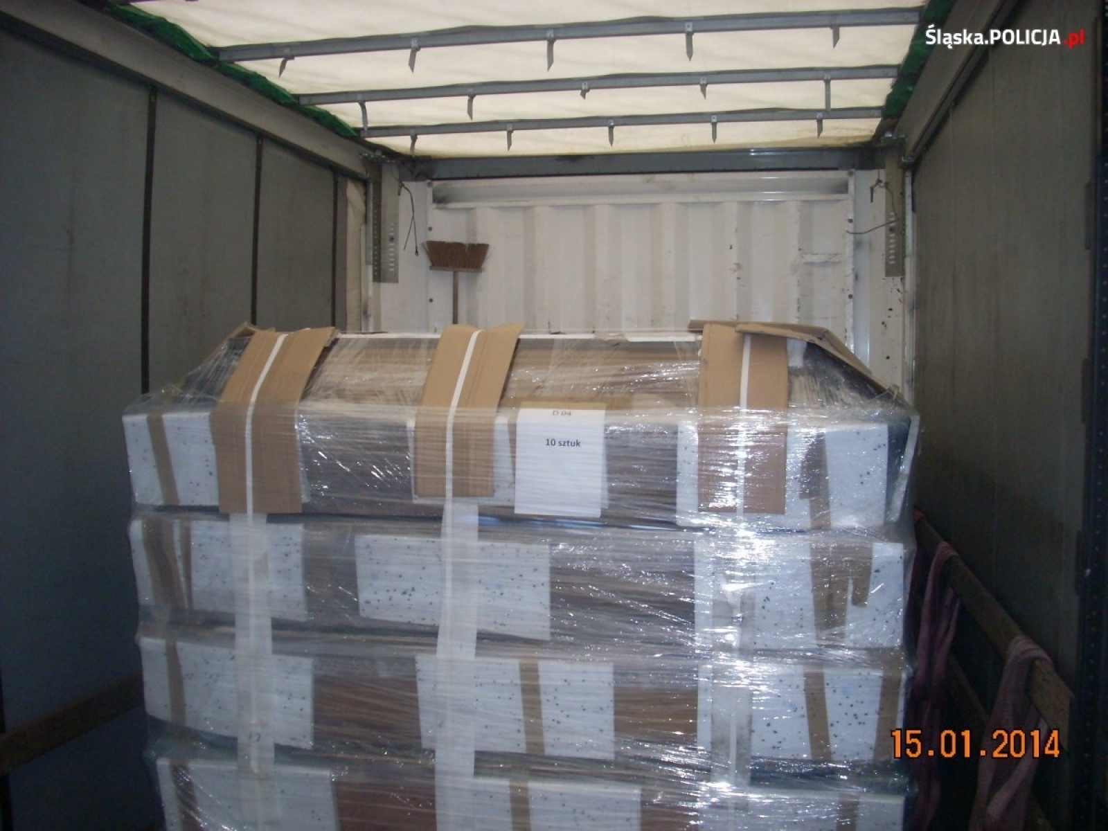 Zdjęcie w galerii na portalu naszwodzislaw.com: Trumny krążyły pomiędzy Polską a Czechami. Szajka wyłudziła tak ponad 600 tys. zł VAT-u wiadomości z regionu