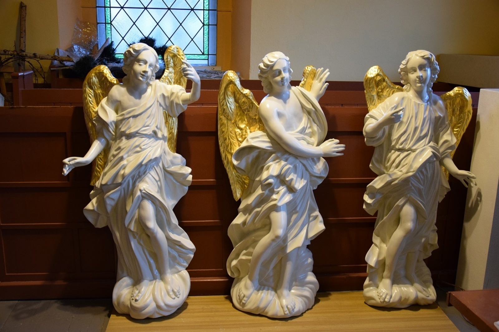 Zdjęcie w galerii na portalu naszwodzislaw.com: Odnowiono trzy rzeźby z drewnianego kościółka w Połomi wiadomości z regionu