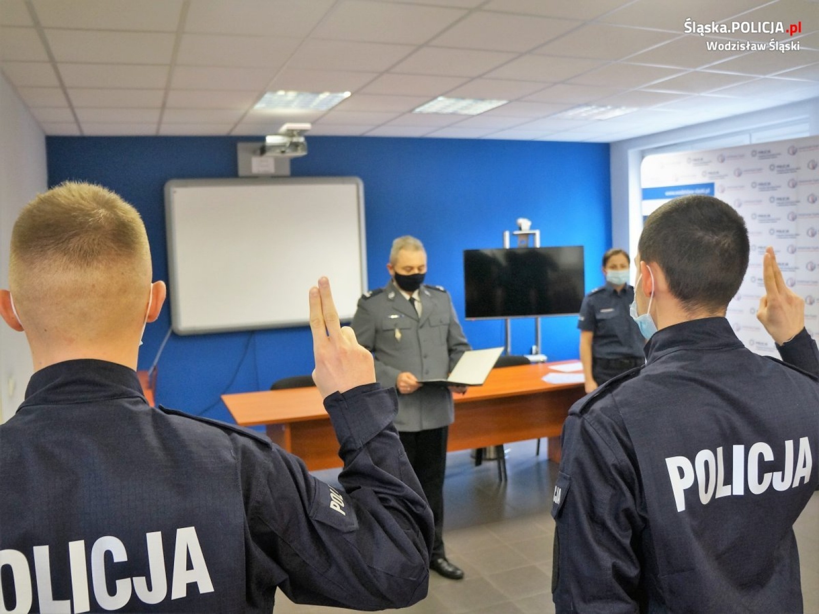 Zdjęcie w galerii na portalu naszwodzislaw.com: Nowi wodzisławscy funkcjonariusze ślubowali wiadomości z regionu