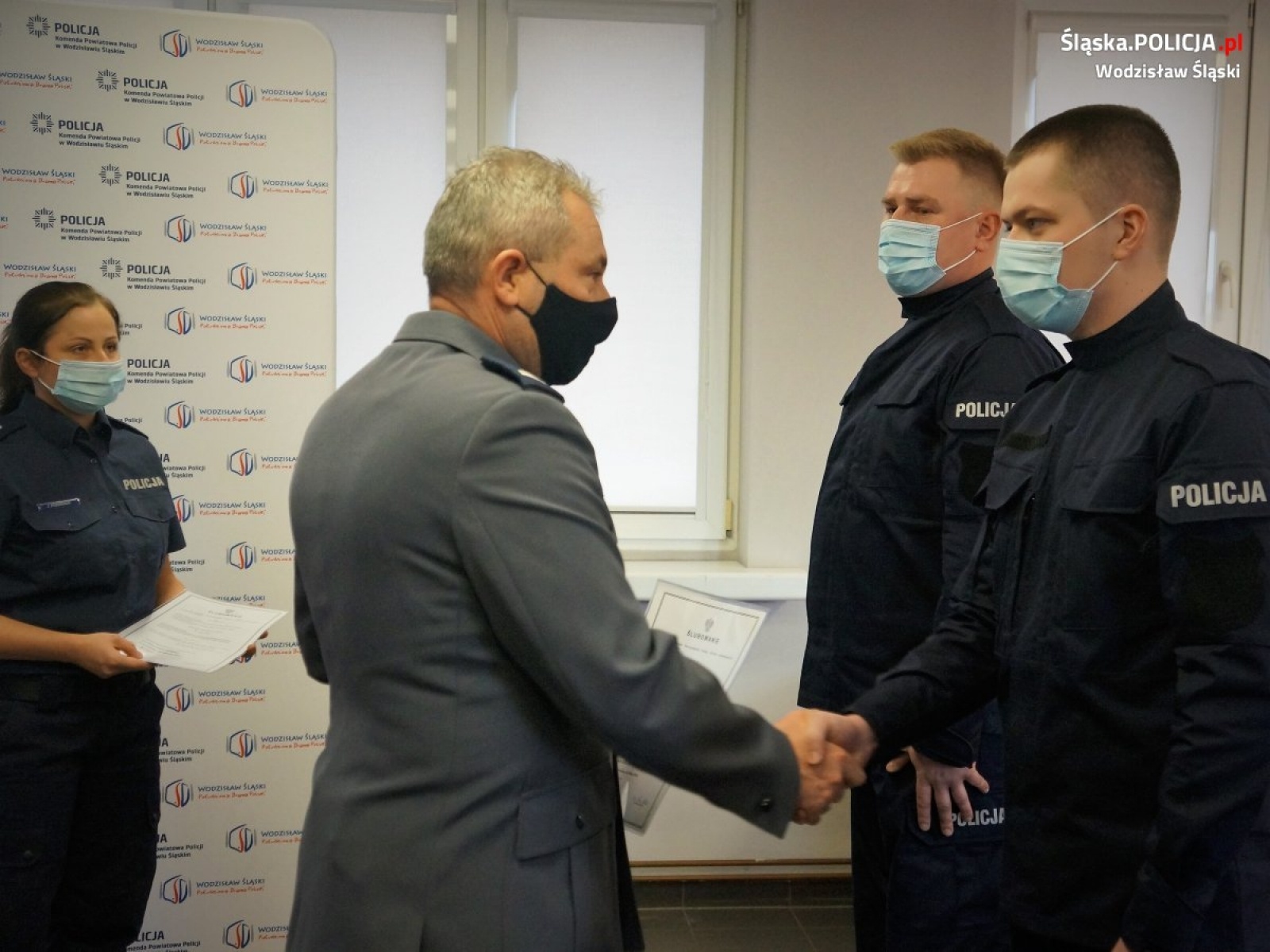 Zdjęcie w galerii na portalu naszwodzislaw.com: Nowi wodzisławscy funkcjonariusze ślubowali wiadomości z regionu