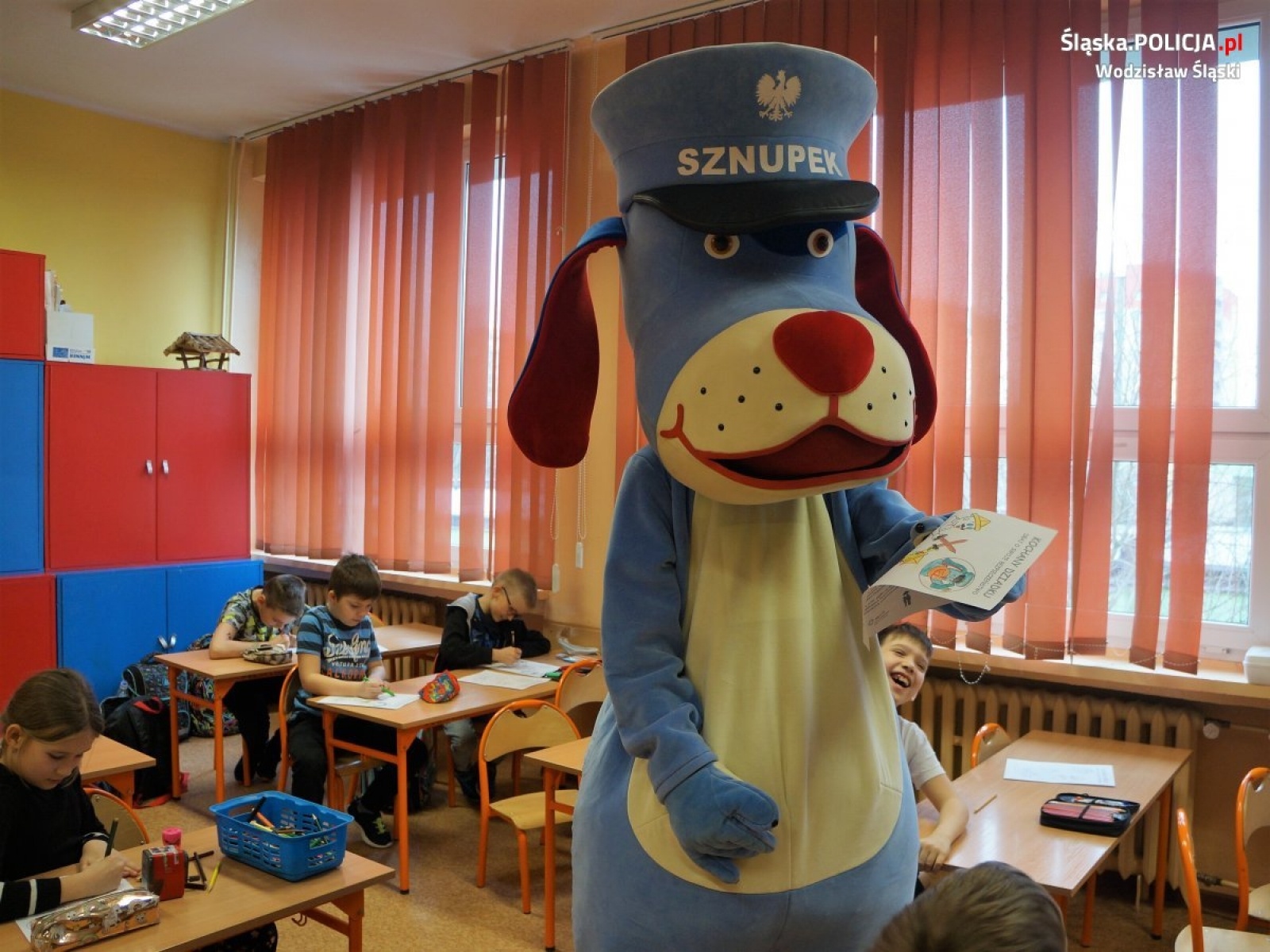 Zdjęcie w galerii na portalu naszwodzislaw.com: Wodzisławscy policjanci w trosce o babcie i dziadków wiadomości z regionu