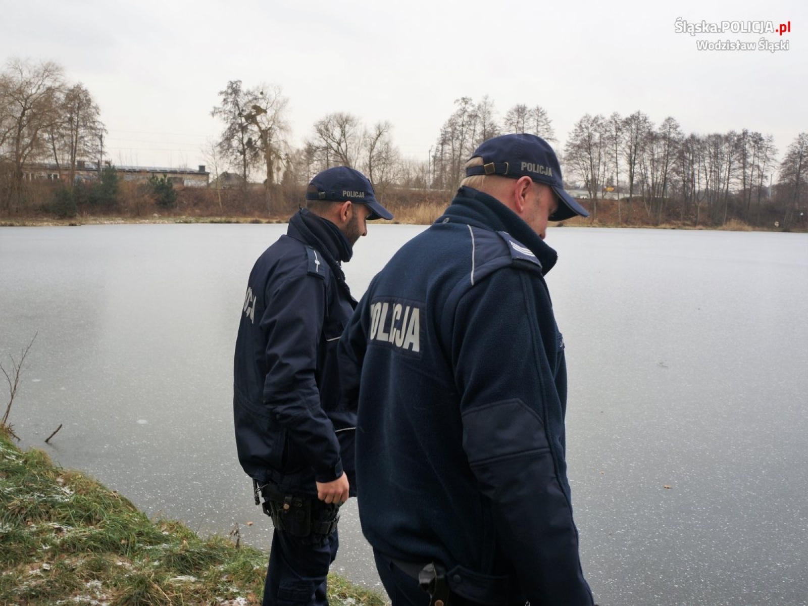 Zdjęcie w galerii na portalu naszwodzislaw.com: Wodzisławscy dzielnicowi kontrolują zbiorniki wodne wiadomości z regionu