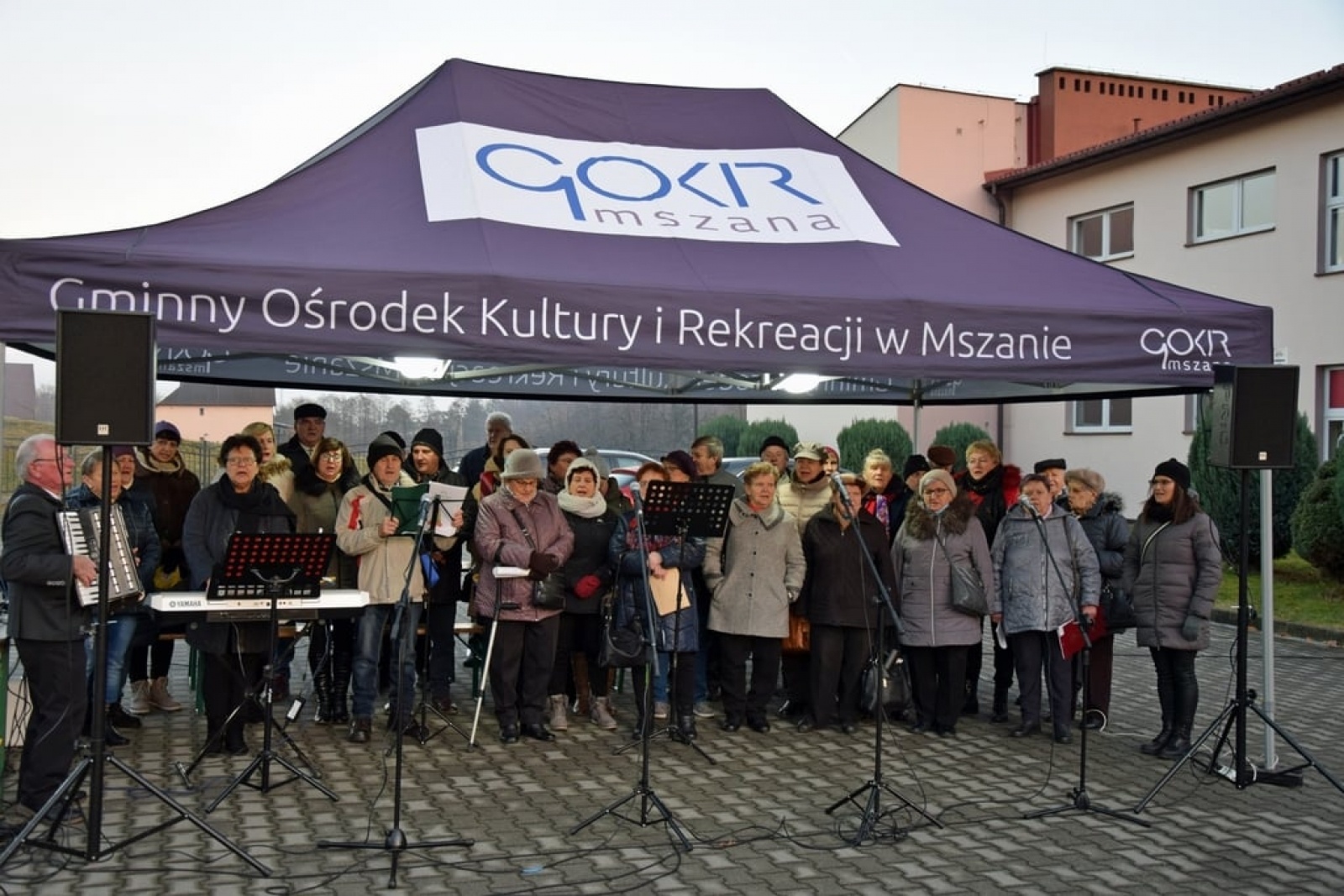 Zdjęcie w galerii na portalu naszwodzislaw.com: Gogołowskie kolędowanie w plenerze [FOTO] wiadomości z regionu