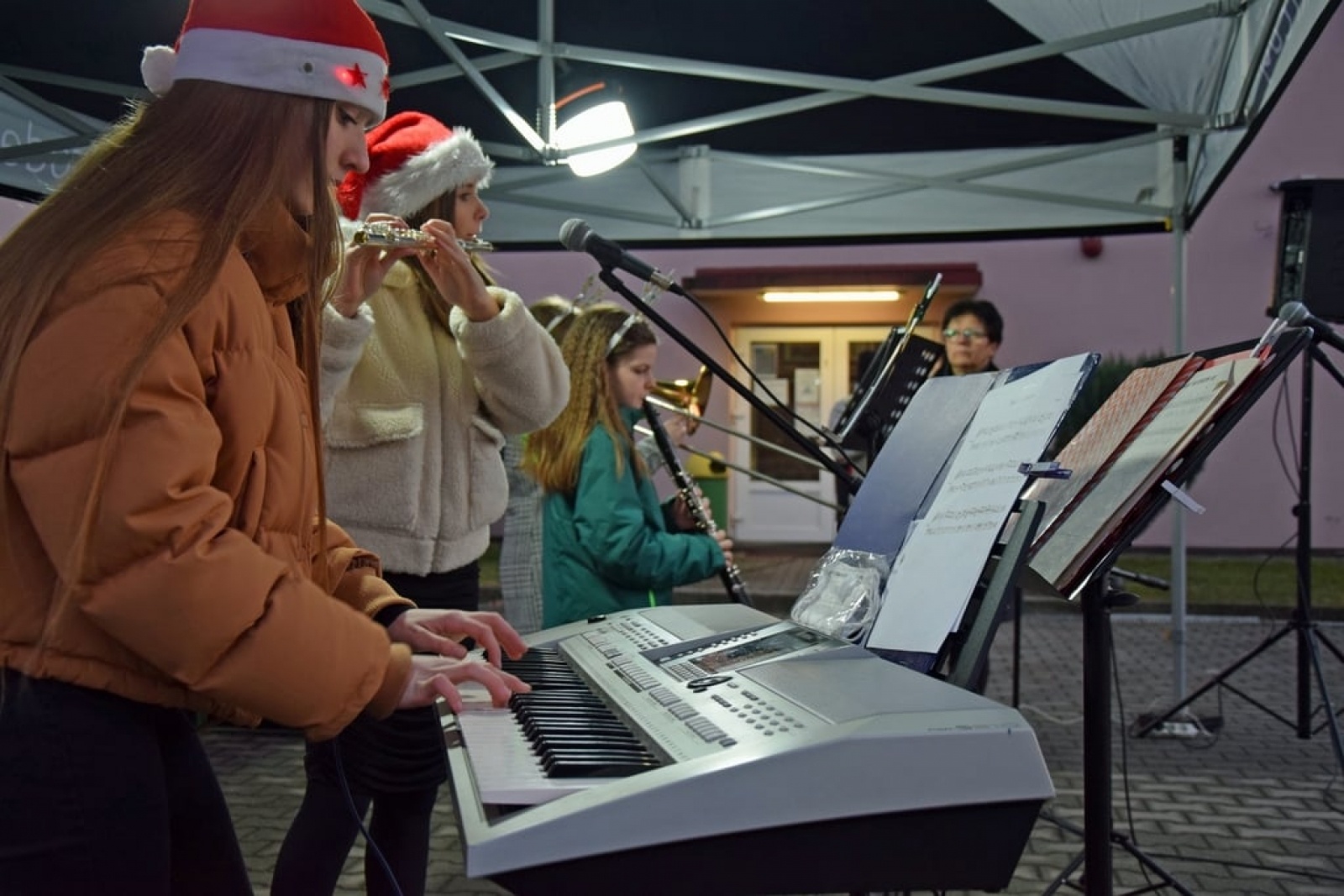 Zdjęcie w galerii na portalu naszwodzislaw.com: Gogołowskie kolędowanie w plenerze [FOTO] wiadomości z regionu