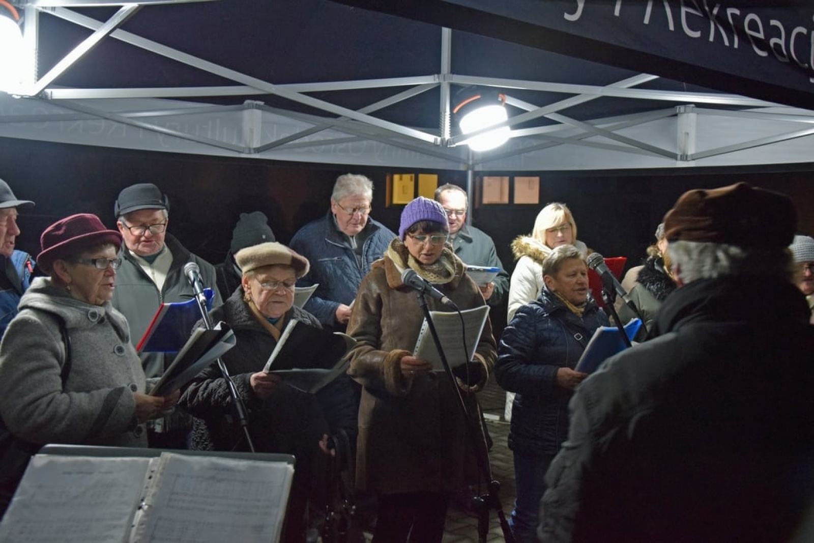 Zdjęcie w galerii na portalu naszwodzislaw.com: Gogołowskie kolędowanie w plenerze [FOTO] wiadomości z regionu