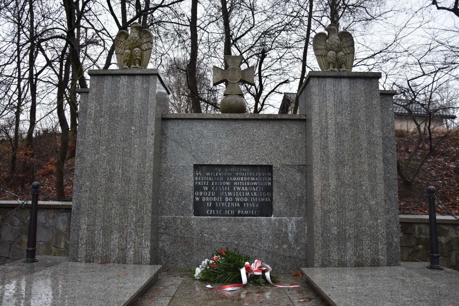 Zdjęcie w galerii na portalu naszwodzislaw.com: Władze powiatu pamiętają o ofiarach Marszu Śmierci wiadomości z regionu