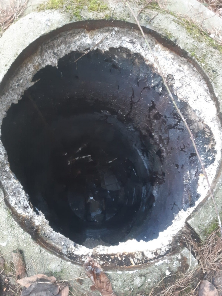 Zdjęcie w galerii na portalu naszwodzislaw.com: Nastolatek wpadł do studzienki. Jego kolega zachował zimną krew wiadomości z regionu