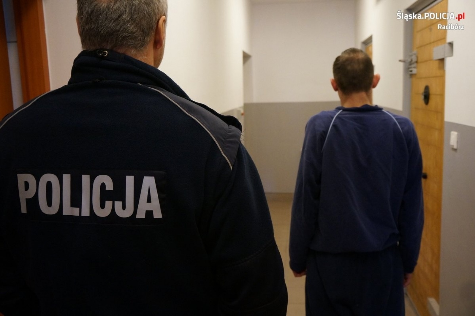 Zdjęcie w galerii na portalu naszwodzislaw.com: Zdradziło ich nerwowe zachowanie. Dopalacze i narkotyki w passacie [FOTO] wiadomości z regionu