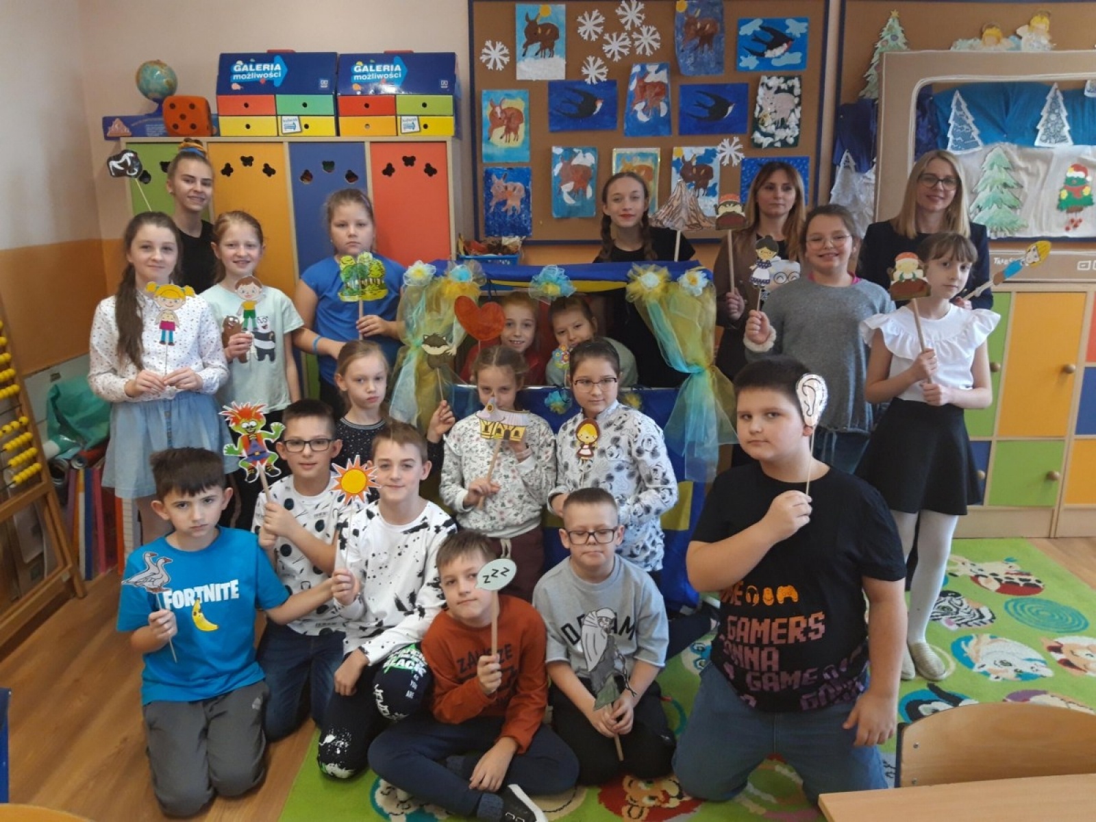 Zdjęcie w galerii na portalu naszwodzislaw.com: Uczniowie ZSP 2 w Radiu Katowice wiadomości z regionu