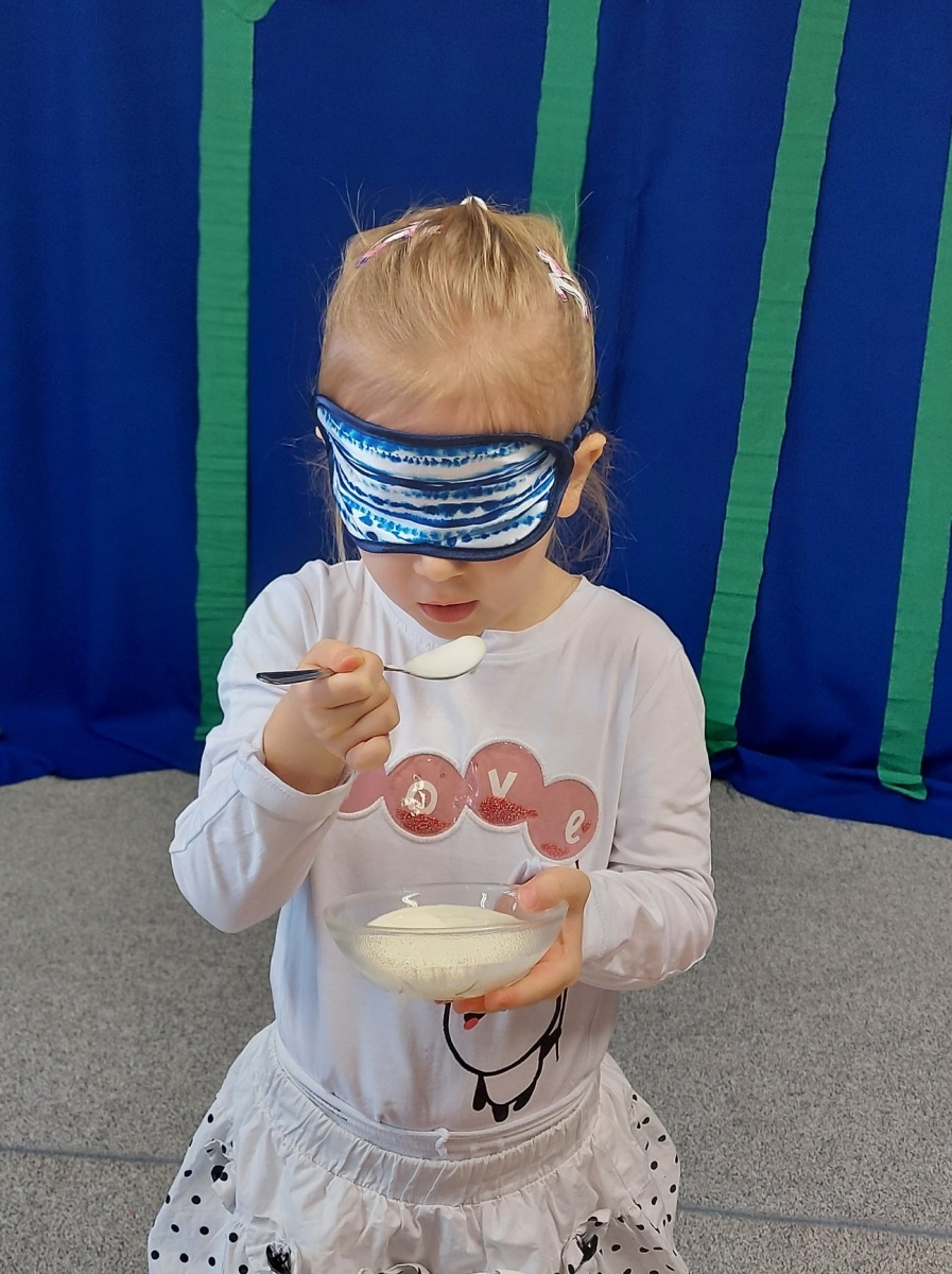 Zdjęcie w galerii na portalu naszwodzislaw.com: Dzień koloru białego w przedszkolu numer 6 wiadomości z regionu