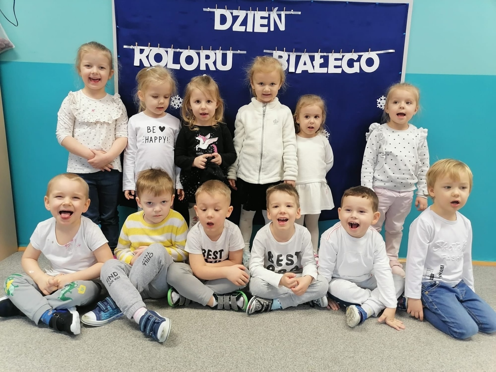 Zdjęcie w galerii na portalu naszwodzislaw.com: Dzień koloru białego w przedszkolu numer 6 wiadomości z regionu