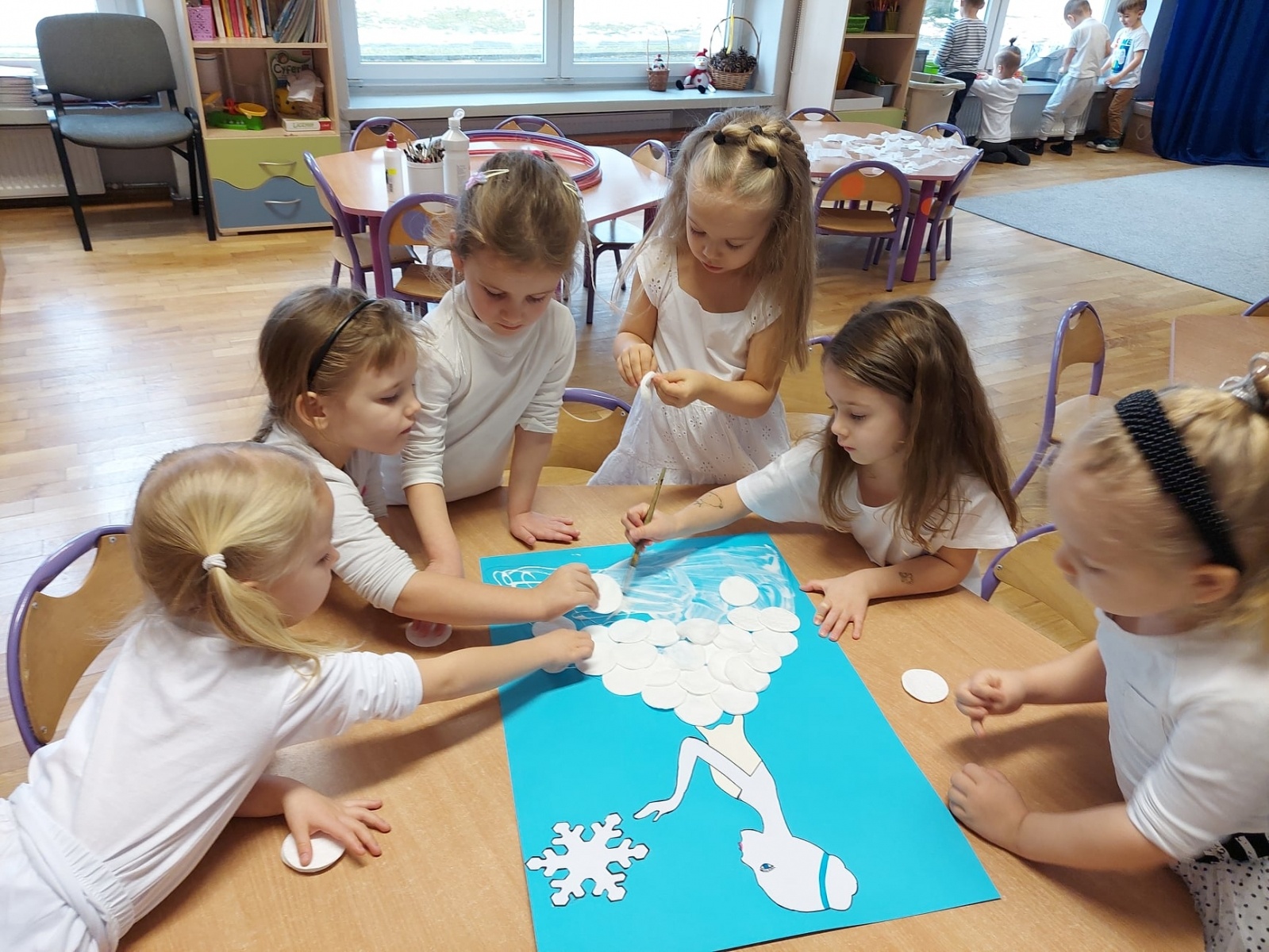 Zdjęcie w galerii na portalu naszwodzislaw.com: Dzień koloru białego w przedszkolu numer 6 wiadomości z regionu