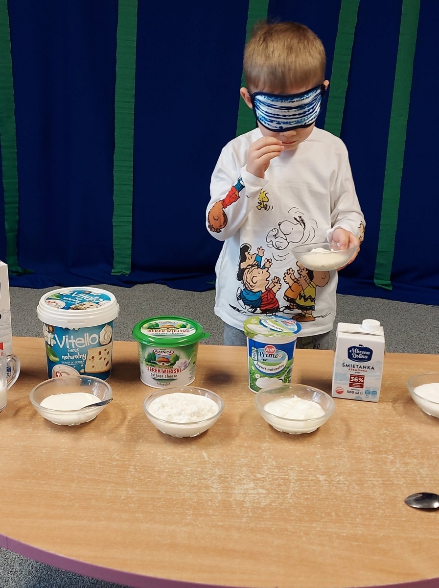 Zdjęcie w galerii na portalu naszwodzislaw.com: Dzień koloru białego w przedszkolu numer 6 wiadomości z regionu