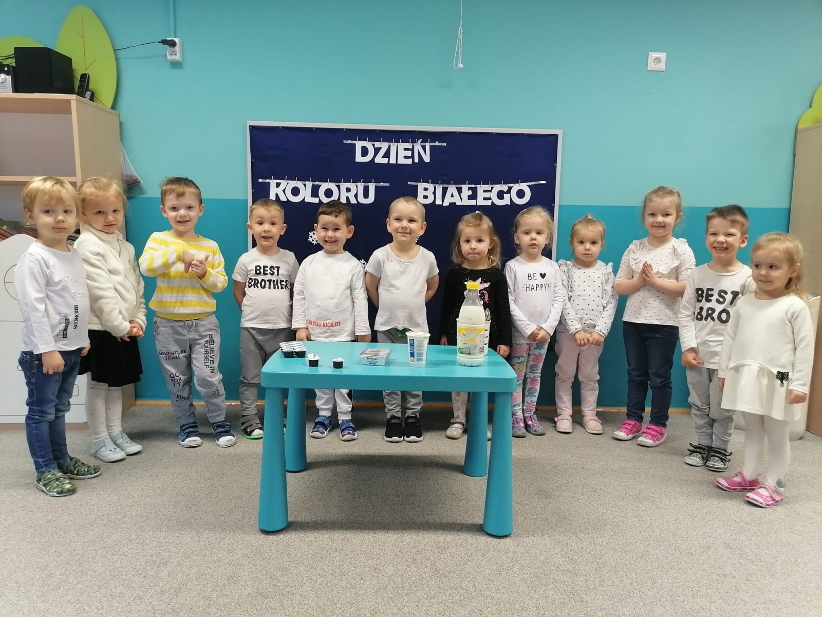 Zdjęcie w galerii na portalu naszwodzislaw.com: Dzień koloru białego w przedszkolu numer 6 wiadomości z regionu