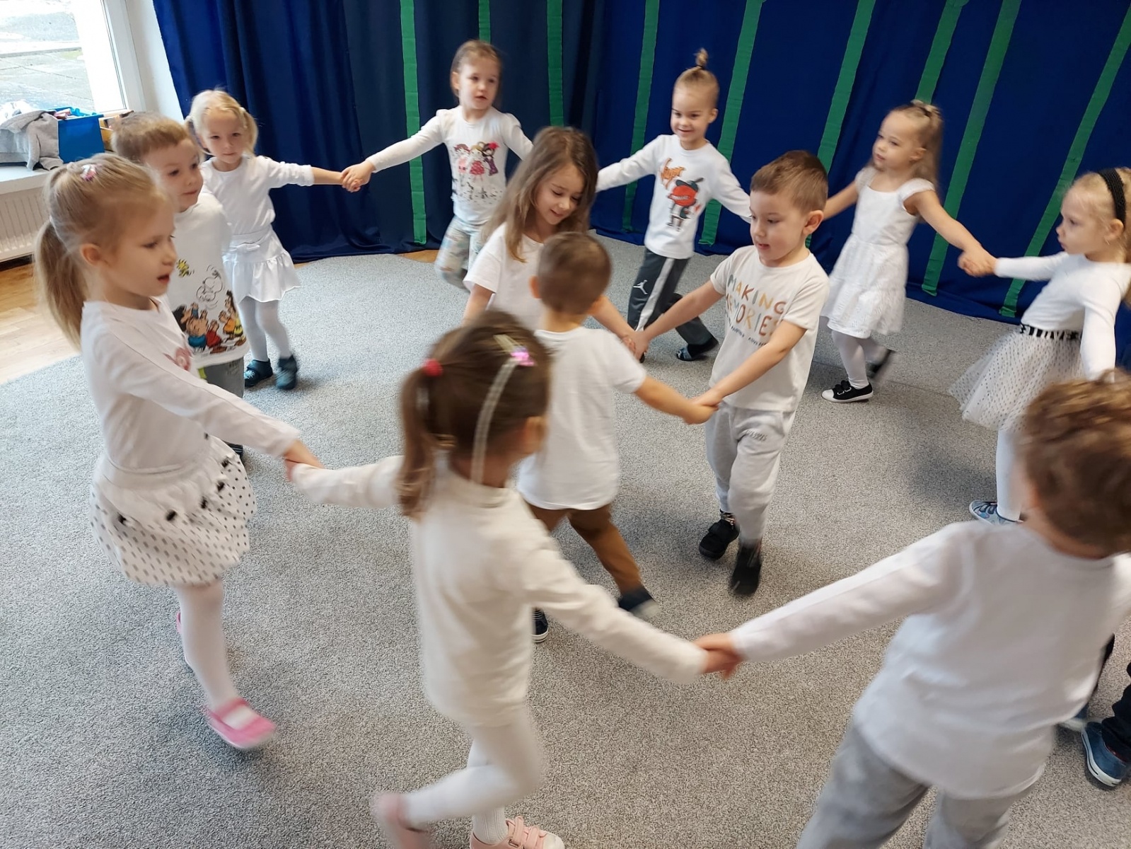 Zdjęcie w galerii na portalu naszwodzislaw.com: Dzień koloru białego w przedszkolu numer 6 wiadomości z regionu