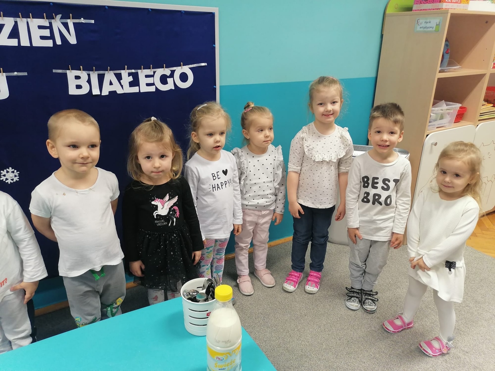 Zdjęcie w galerii na portalu naszwodzislaw.com: Dzień koloru białego w przedszkolu numer 6 wiadomości z regionu