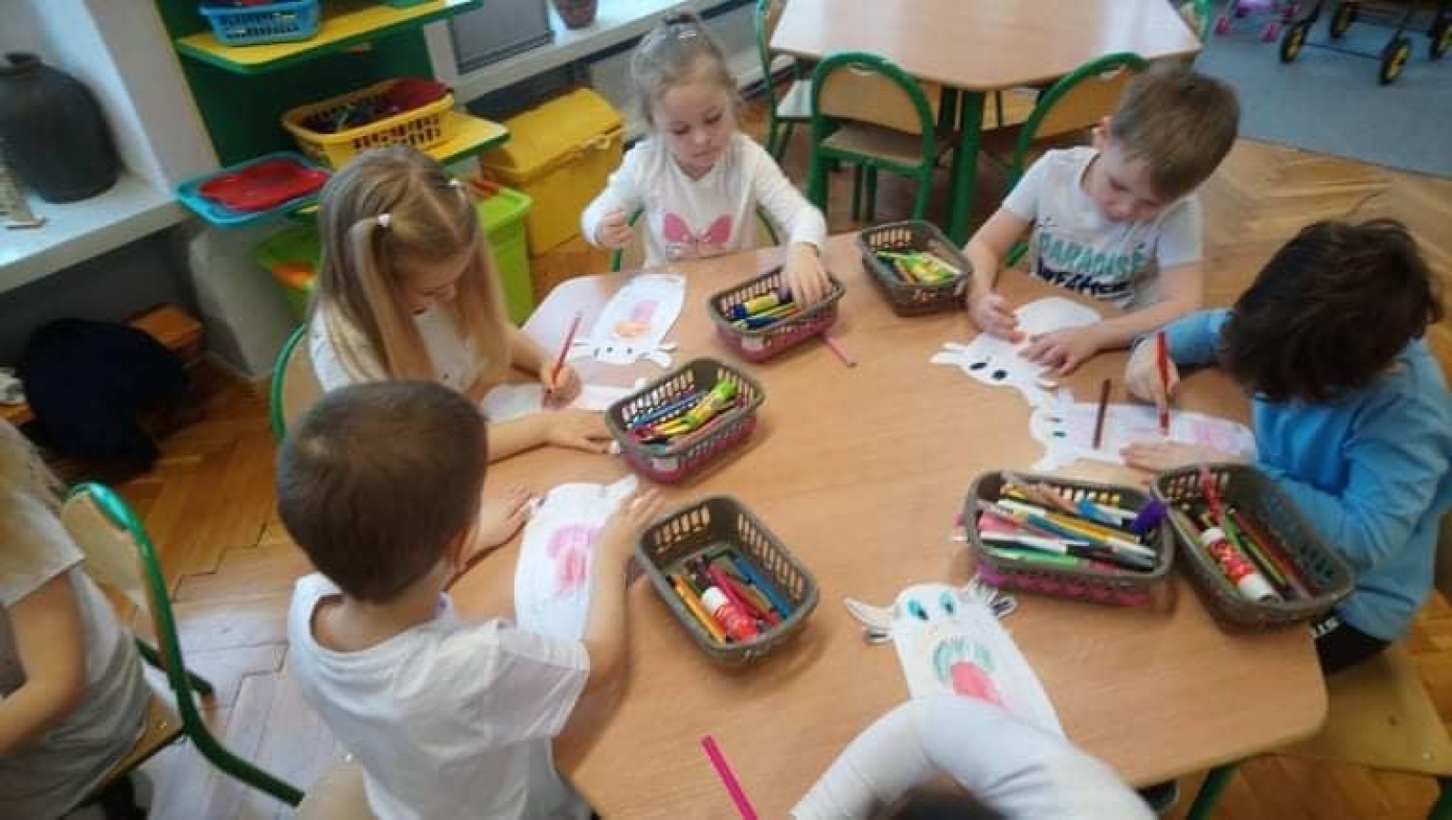 Zdjęcie w galerii na portalu naszwodzislaw.com: Dzień koloru białego w przedszkolu numer 6 wiadomości z regionu