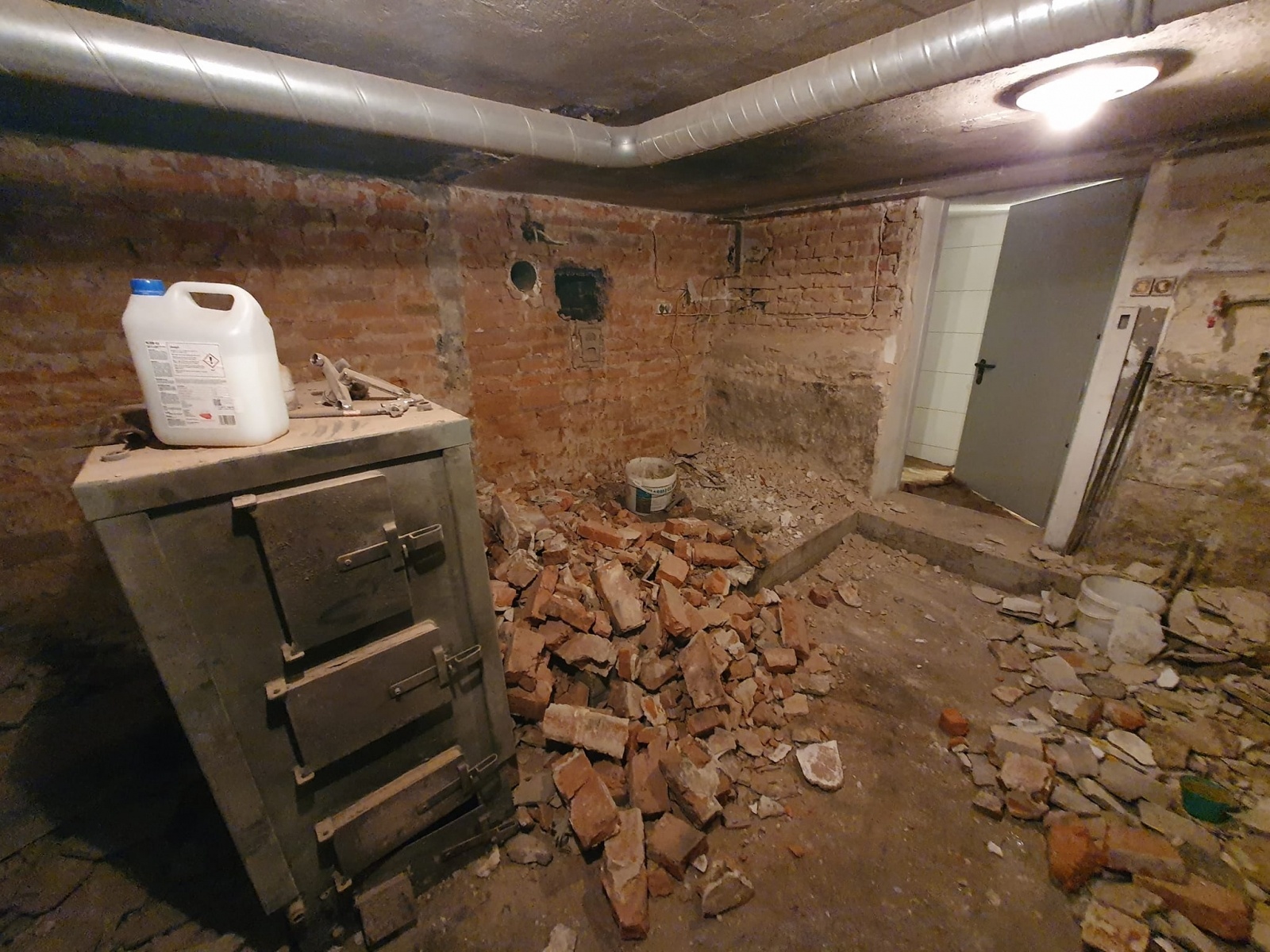 Zdjęcie w galerii na portalu naszwodzislaw.com: Trwają prace termomodernizacyjne w OSP Zawada wiadomości z regionu