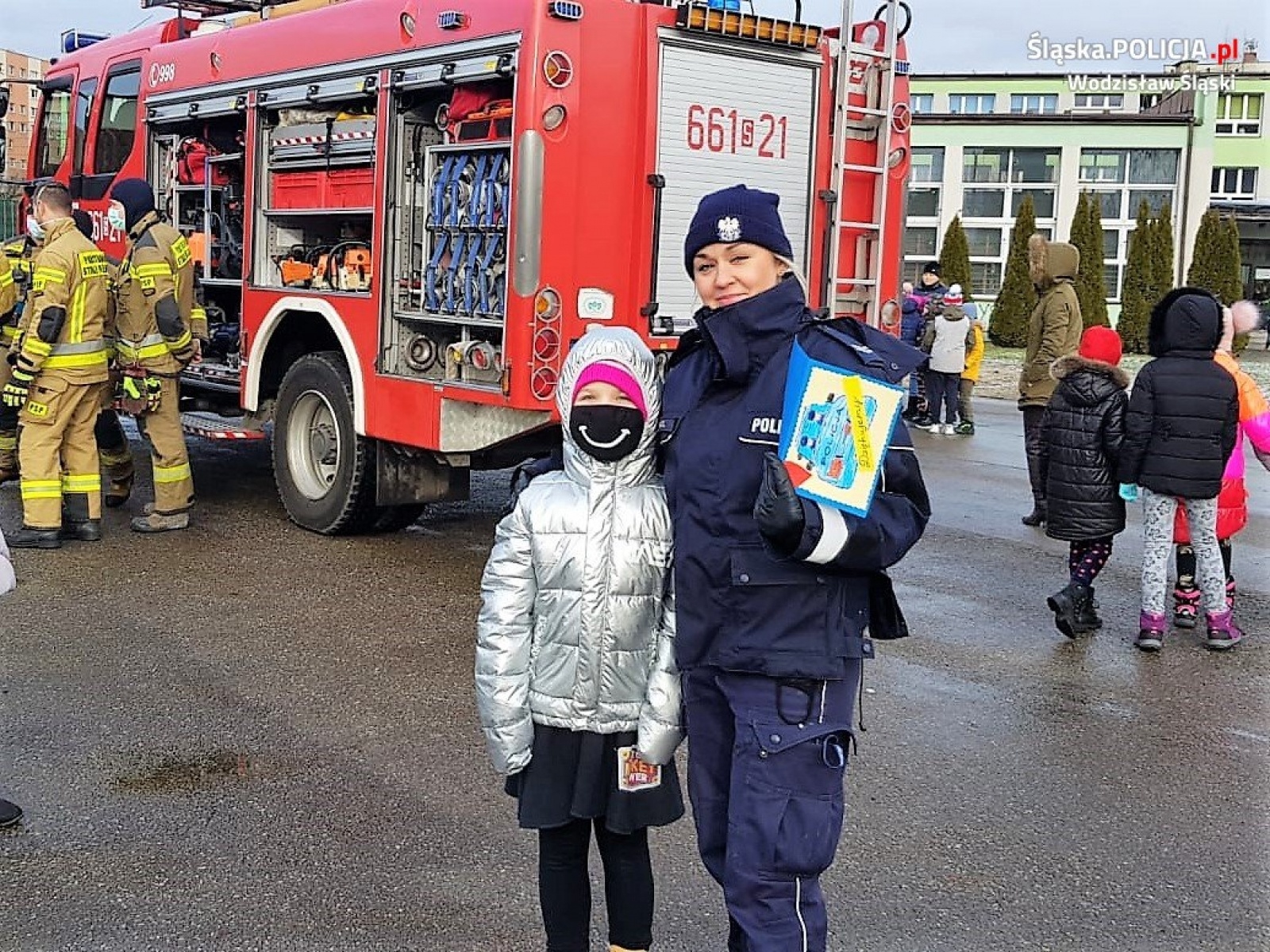 Zdjęcie w galerii na portalu naszwodzislaw.com: Uczniowie SP 10 spotkali się z policjantami i strażakami wiadomości z regionu