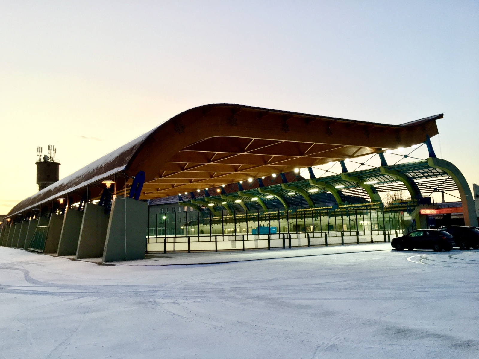 Zdjęcie w galerii na portalu naszwodzislaw.com: Pszów. Lodowisko i MOK na ferie wiadomości z regionu