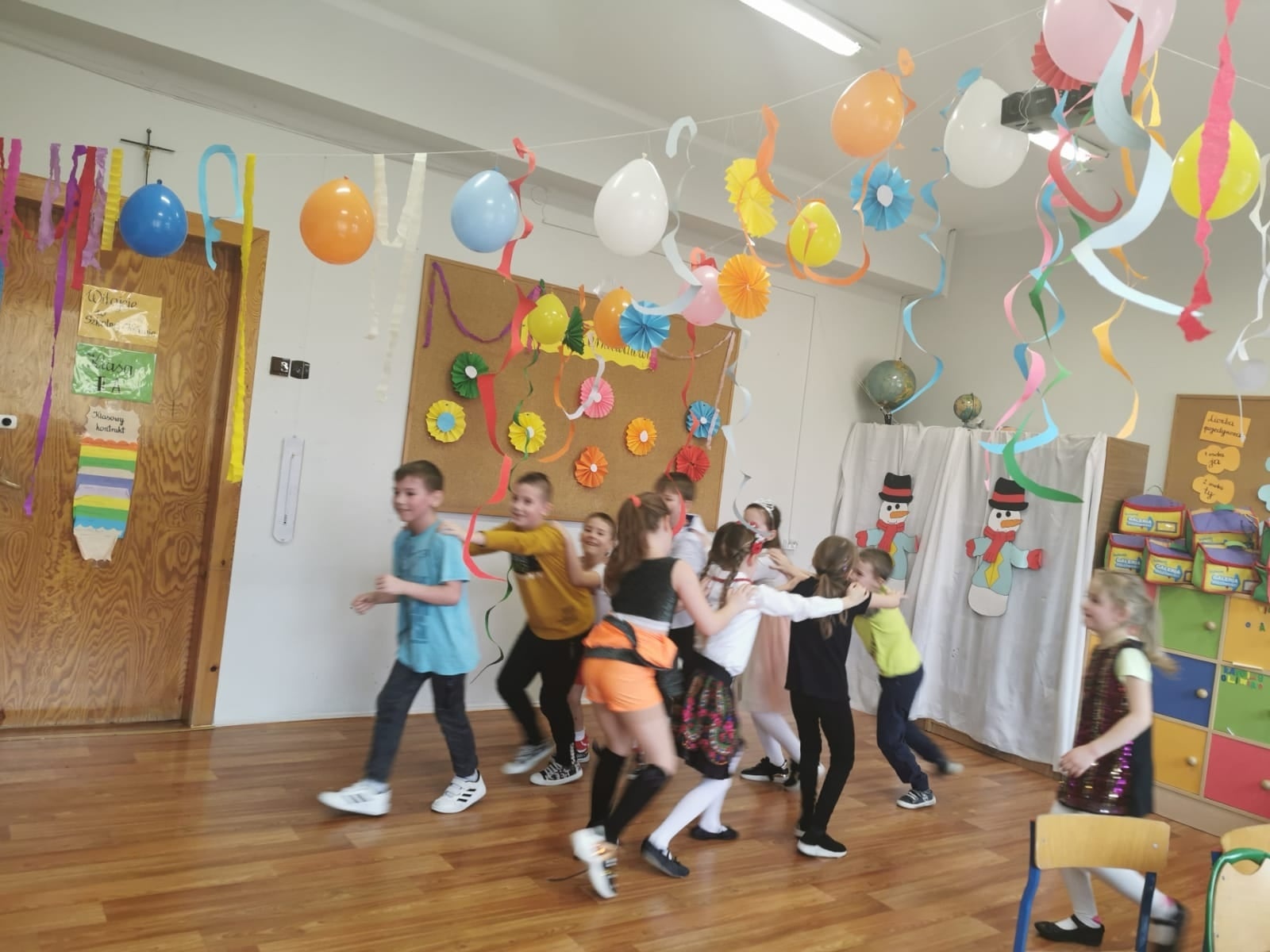 Zdjęcie w galerii na portalu naszwodzislaw.com: Karnawałowy zawrót głowy w SP 16 wiadomości z regionu