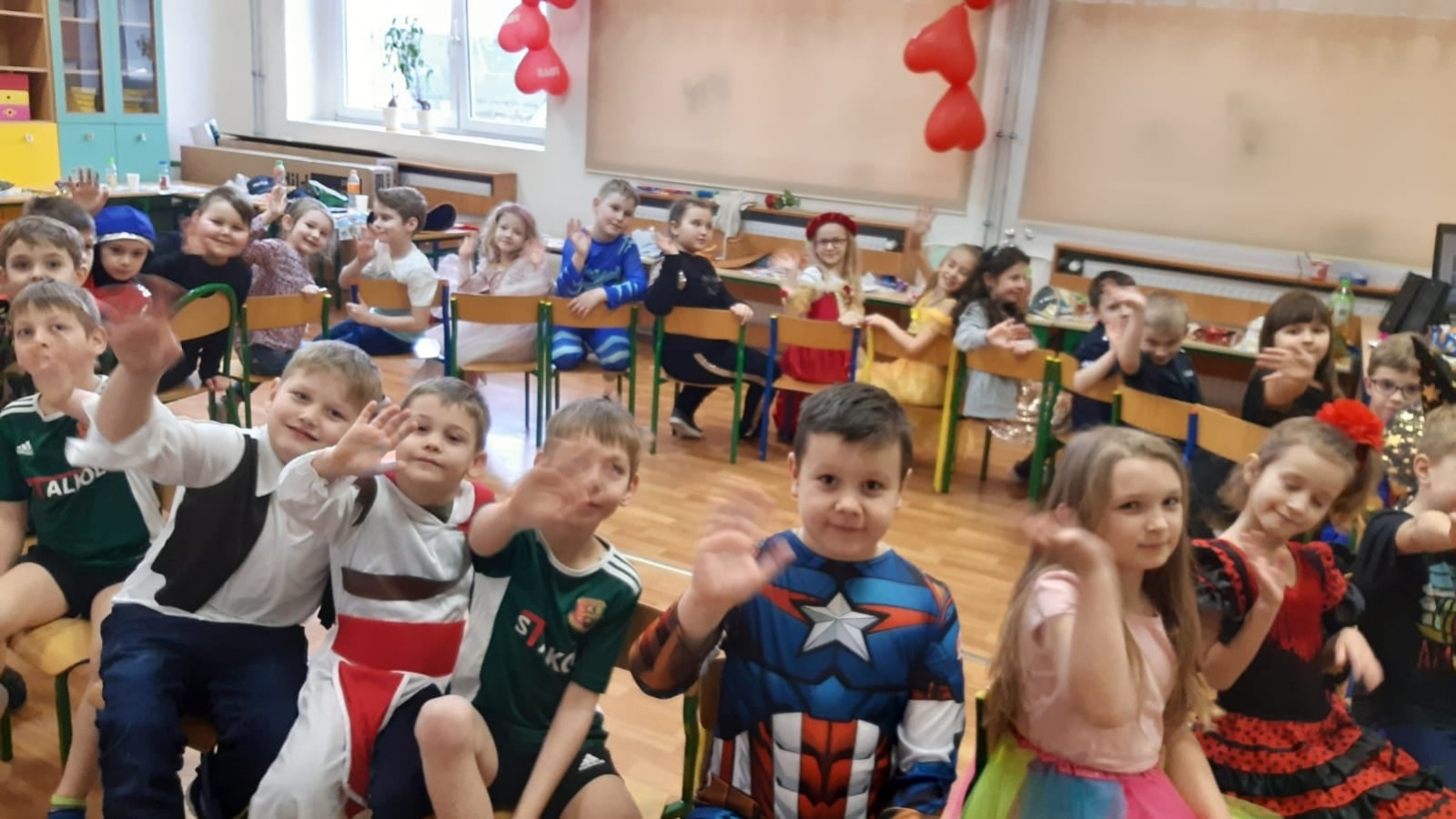 Zdjęcie w galerii na portalu naszwodzislaw.com: Karnawałowy zawrót głowy w SP 16 wiadomości z regionu