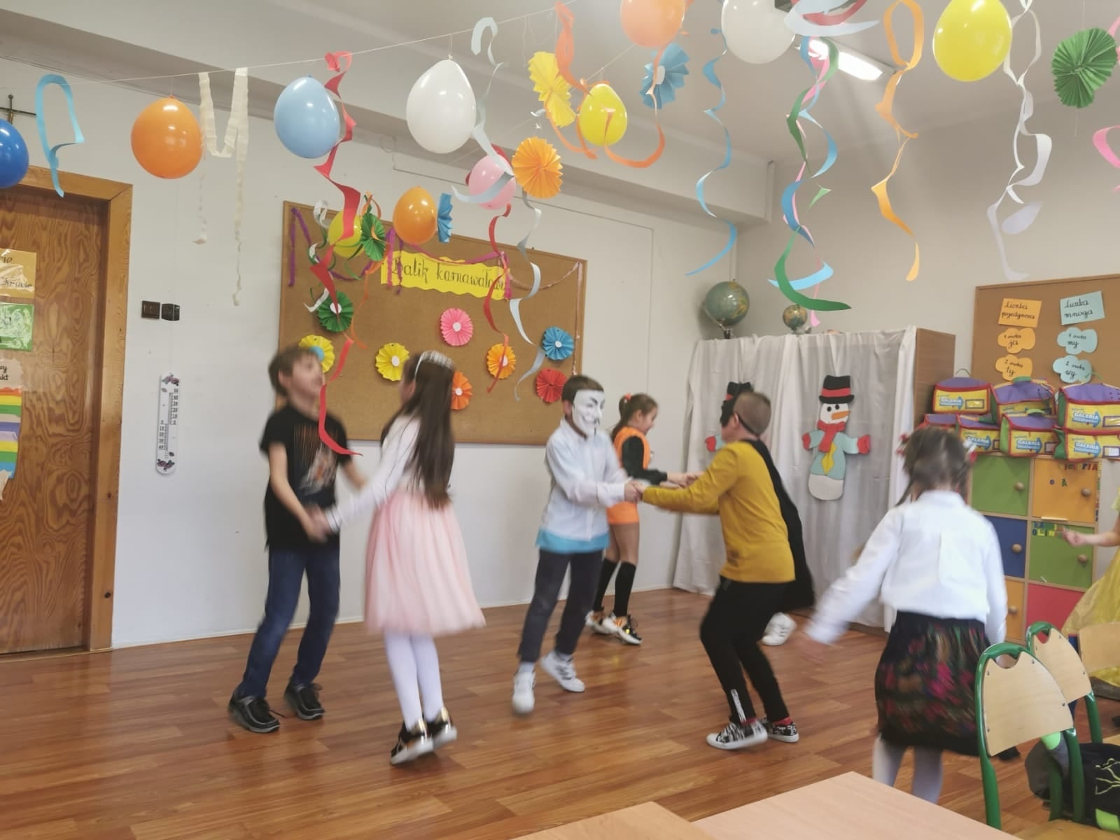 Zdjęcie w galerii na portalu naszwodzislaw.com: Karnawałowy zawrót głowy w SP 16 wiadomości z regionu