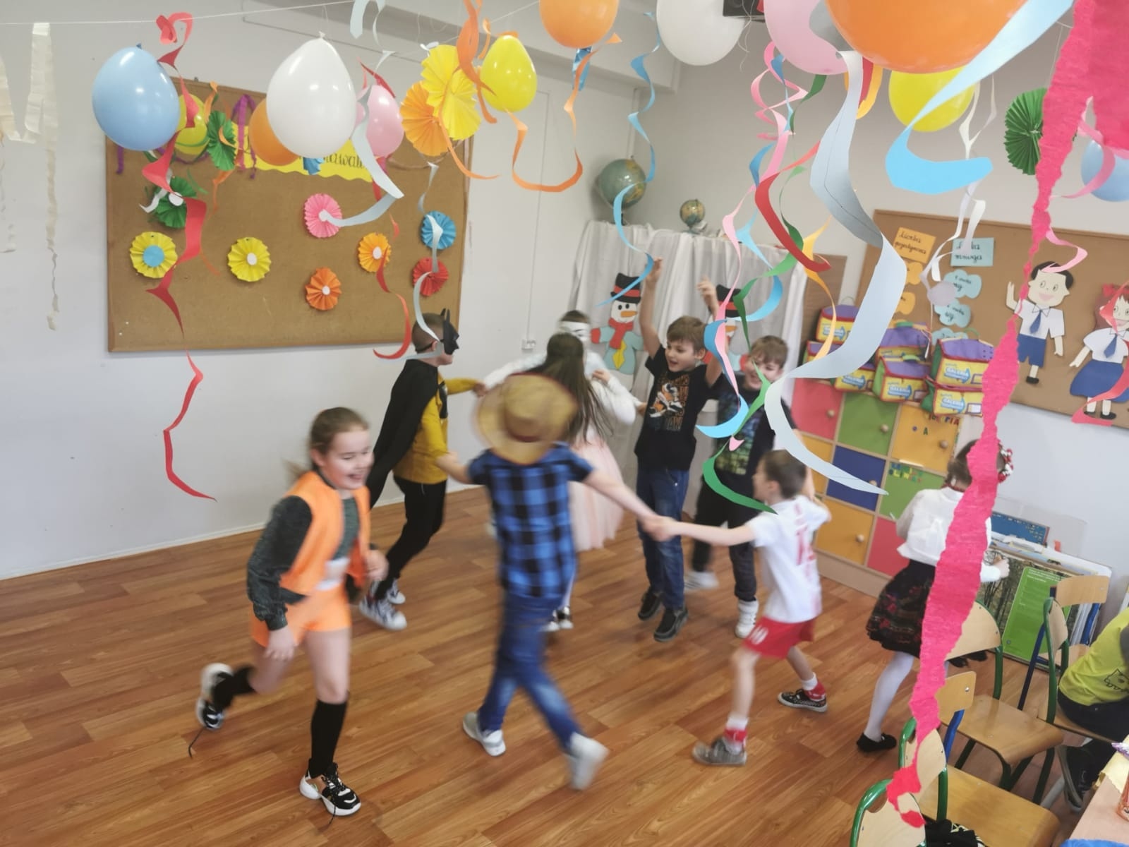 Zdjęcie w galerii na portalu naszwodzislaw.com: Karnawałowy zawrót głowy w SP 16 wiadomości z regionu