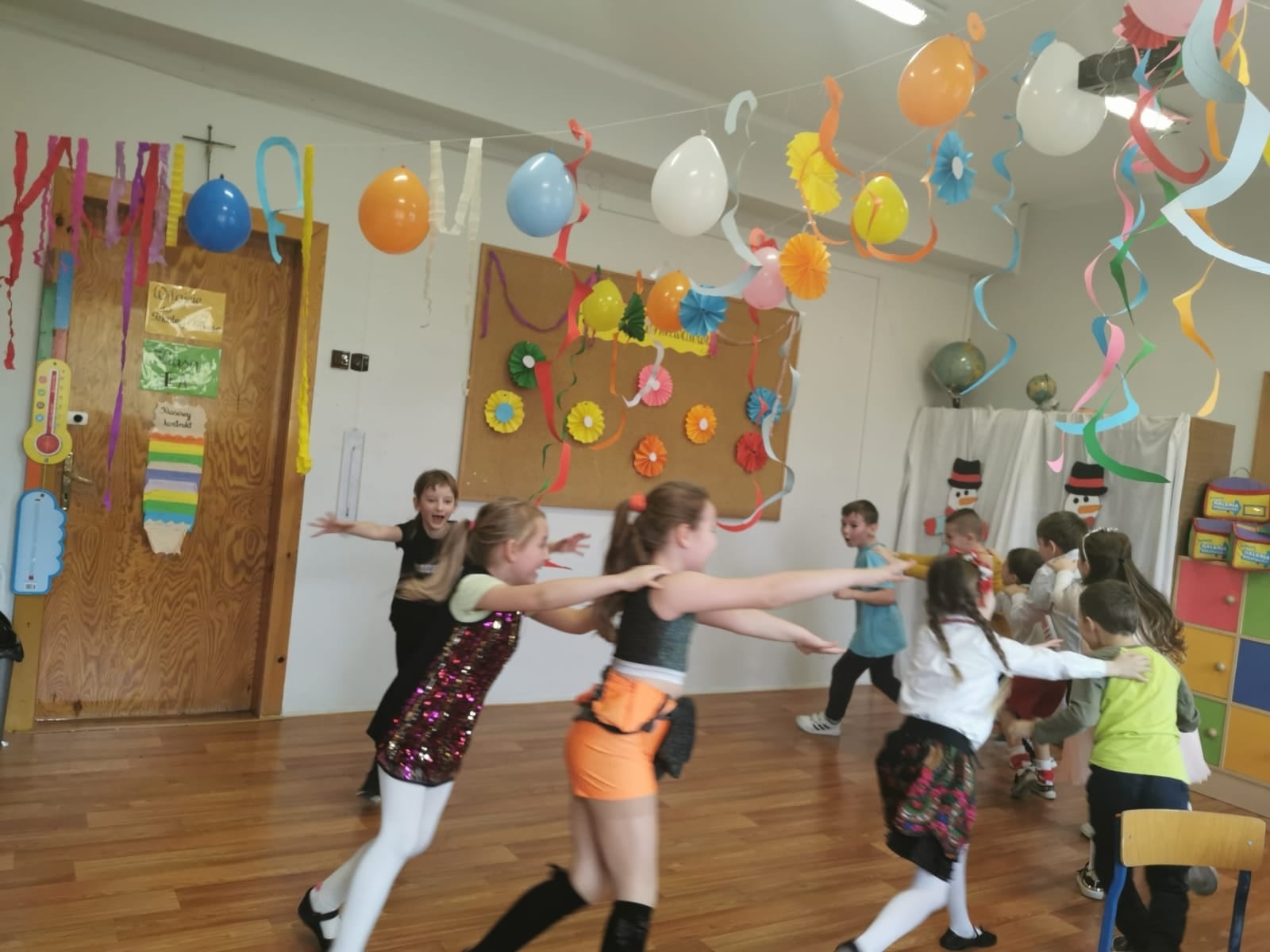 Zdjęcie w galerii na portalu naszwodzislaw.com: Karnawałowy zawrót głowy w SP 16 wiadomości z regionu