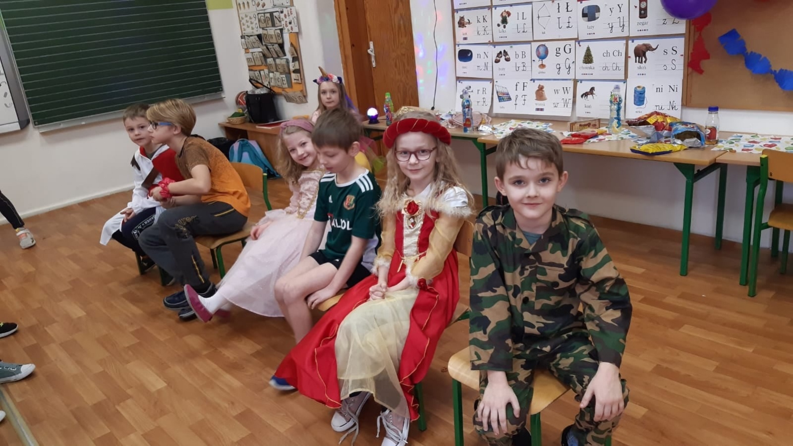 Zdjęcie w galerii na portalu naszwodzislaw.com: Karnawałowy zawrót głowy w SP 16 wiadomości z regionu