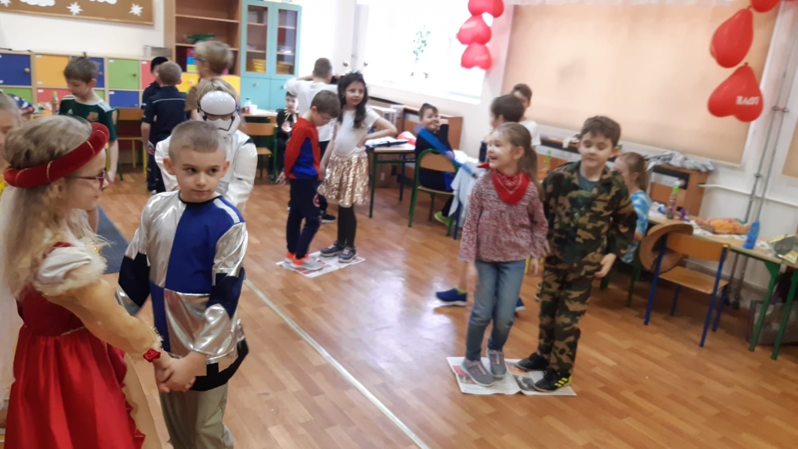 Zdjęcie w galerii na portalu naszwodzislaw.com: Karnawałowy zawrót głowy w SP 16 wiadomości z regionu